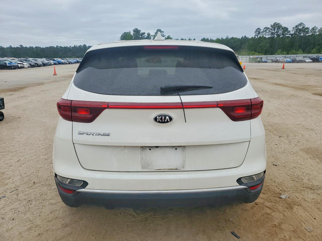 2022 Kia Sportage Lx White vin: KNDPM3AC6N7957339