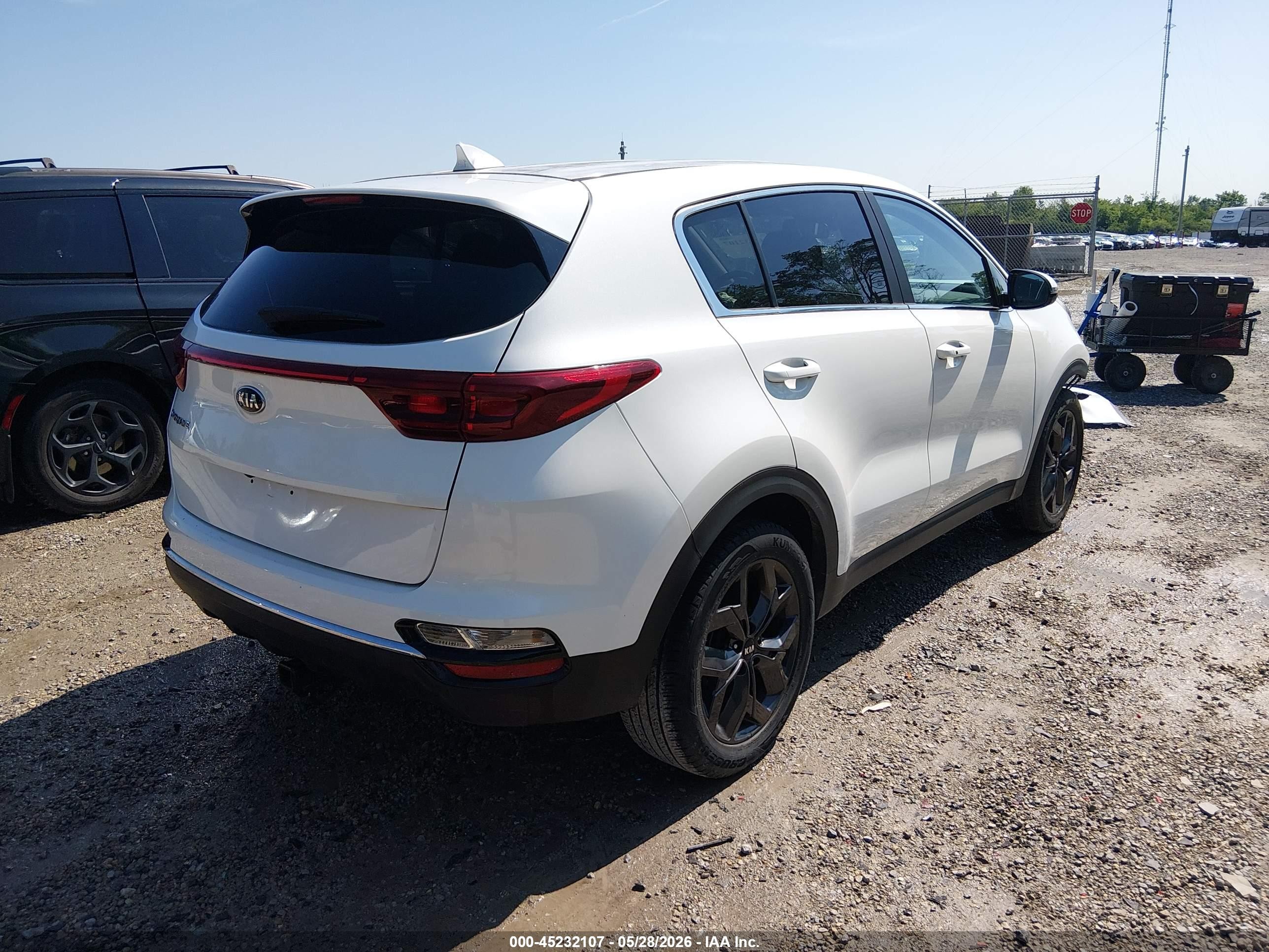 2022 Kia Sportage Lx White vin: KNDPM3AC8N7006348