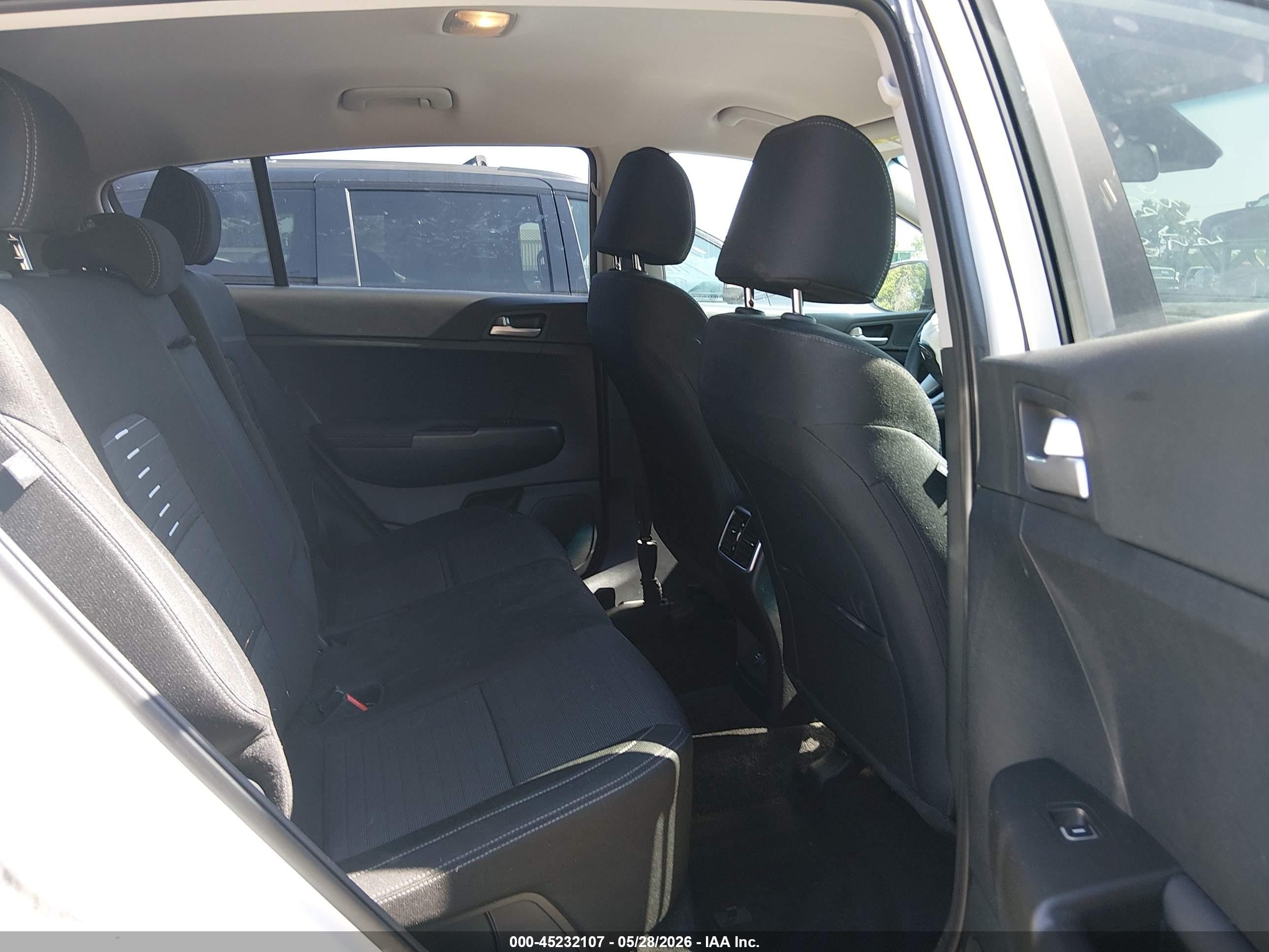 2022 Kia Sportage Lx White vin: KNDPM3AC8N7006348