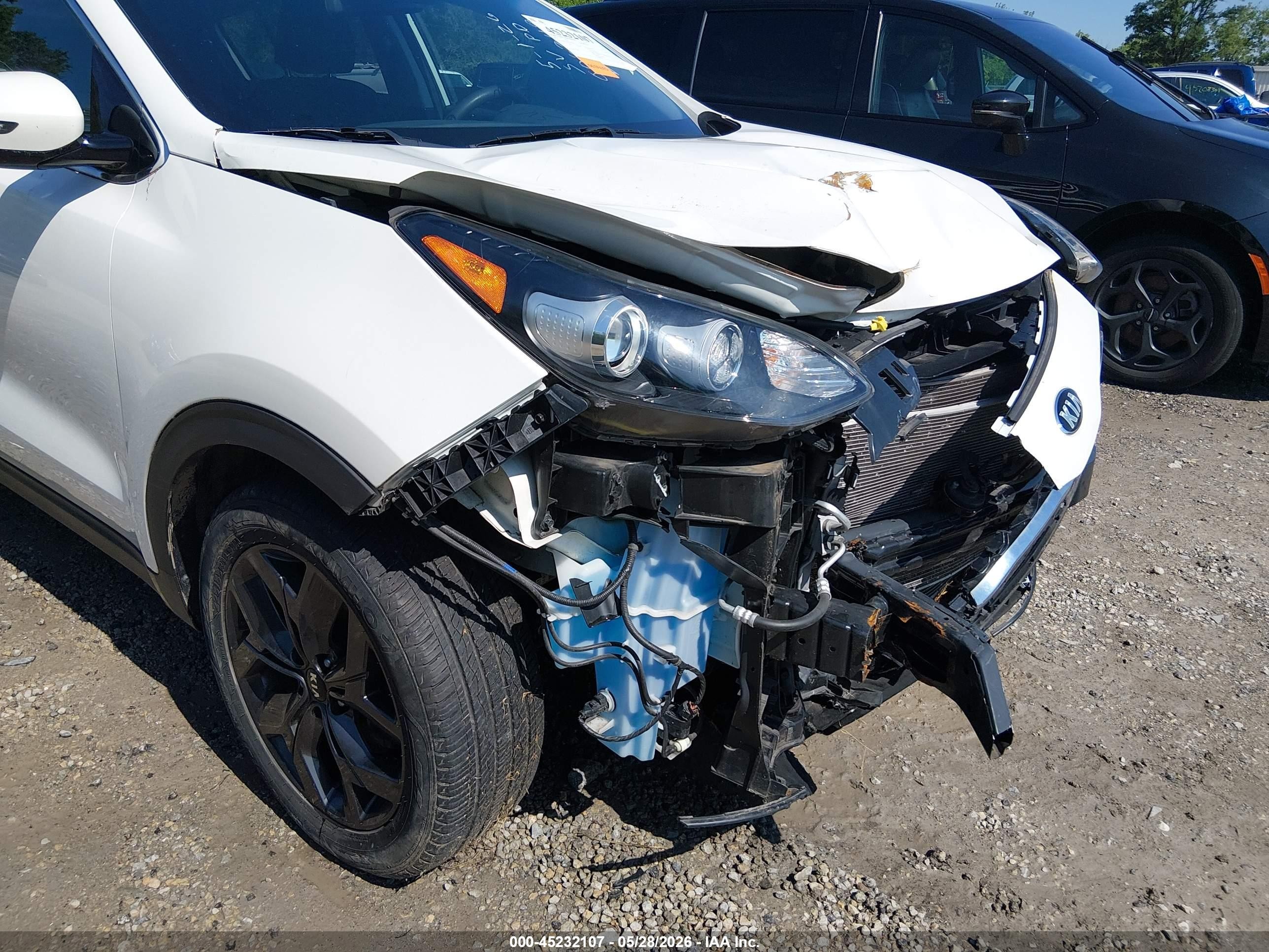 2022 Kia Sportage Lx White vin: KNDPM3AC8N7006348
