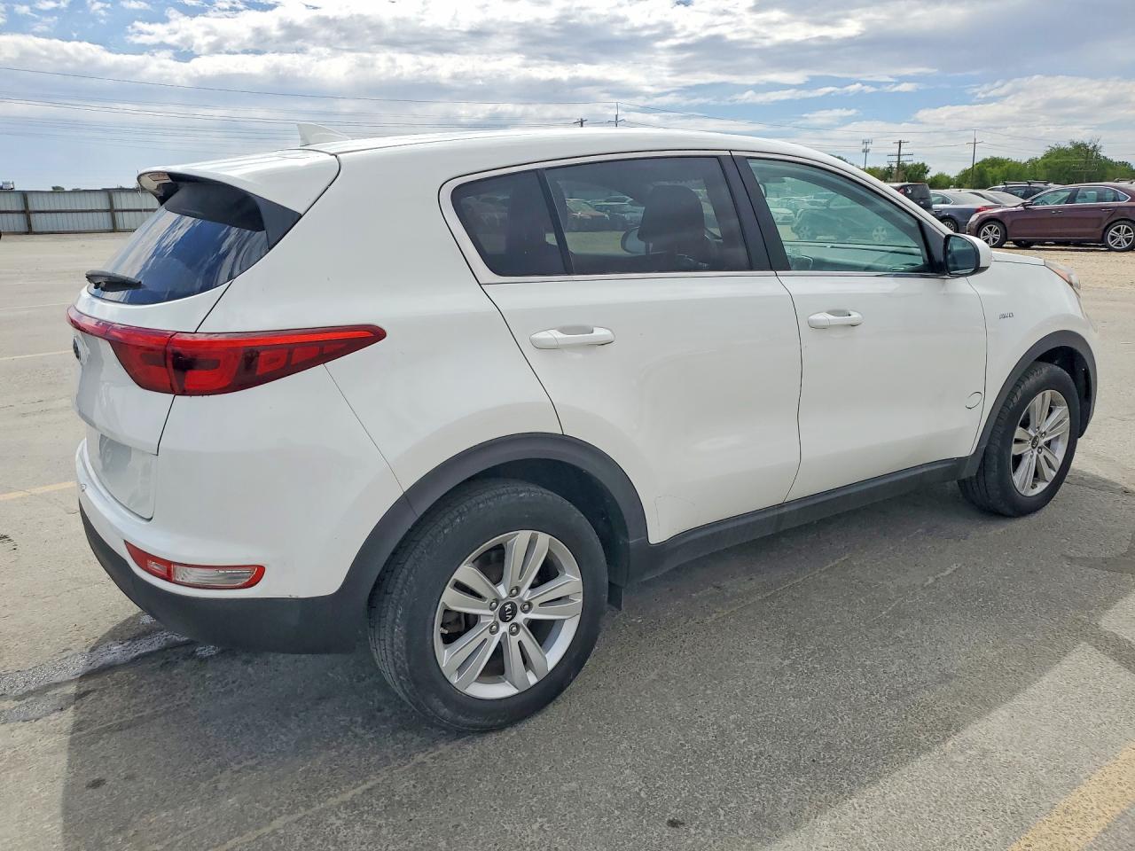 2017 Kia Sportage Lx Белый vin: KNDPMCAC1H7129591