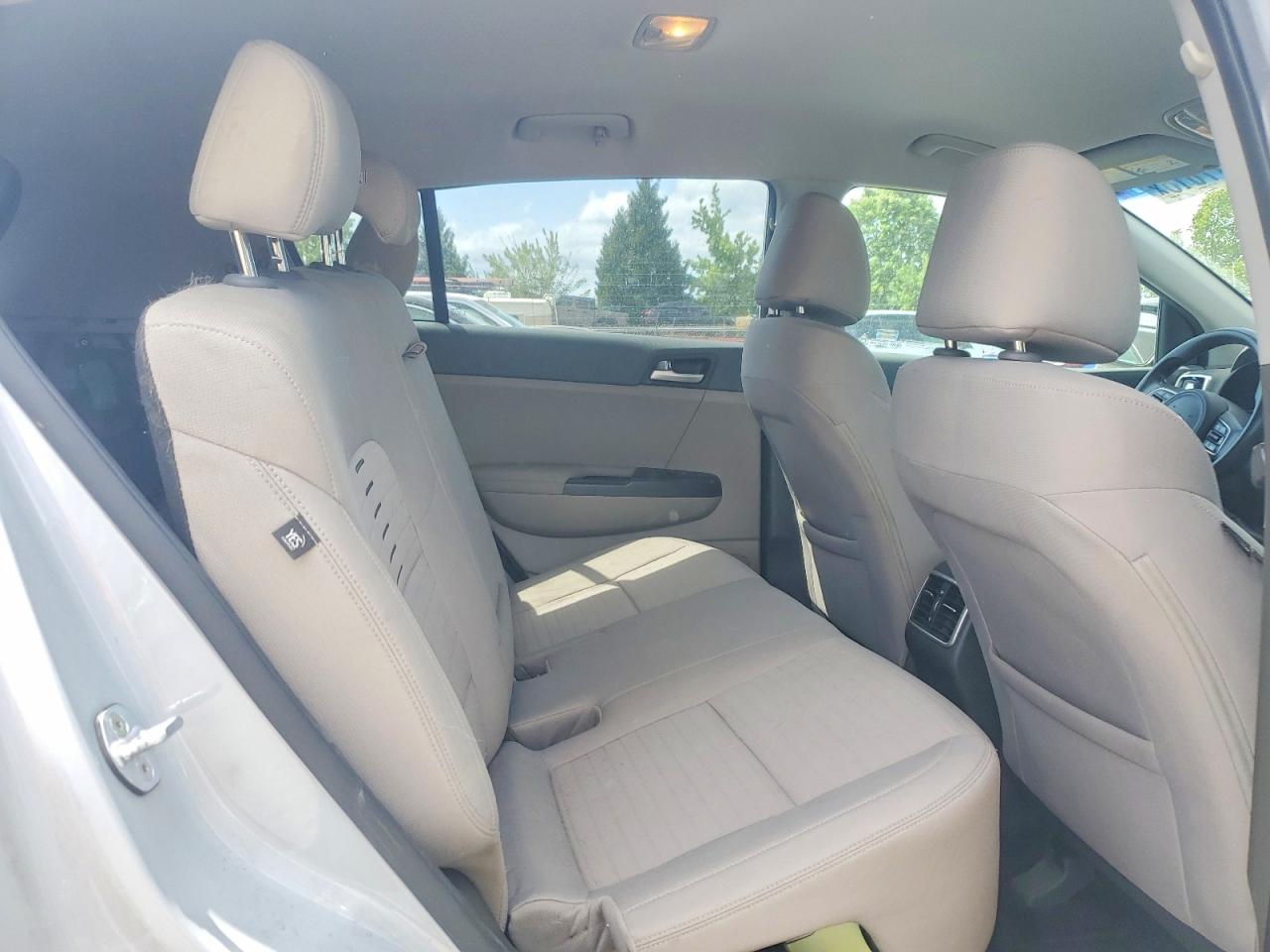 2018 Kia Sportage Lx Silver vin: KNDPMCAC2J7326713