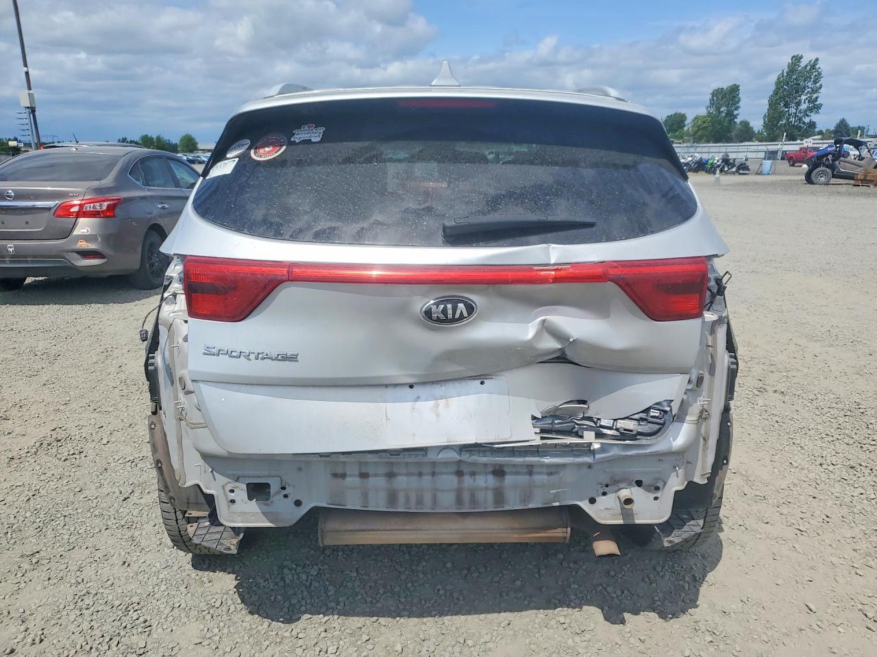 2018 Kia Sportage Lx Silver vin: KNDPMCAC2J7326713