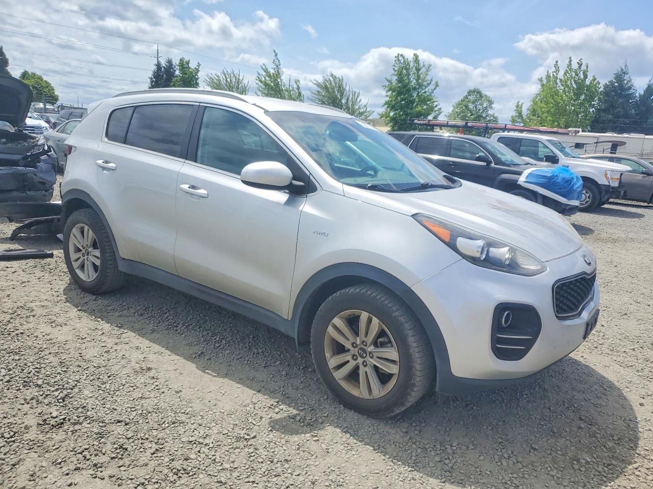 2018 Kia Sportage Lx Silver vin: KNDPMCAC2J7326713