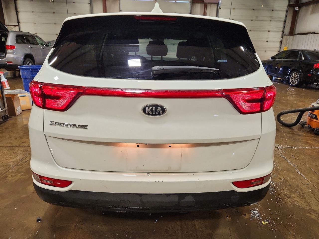 2019 Kia Sportage Lx White vin: KNDPMCAC2K7604771