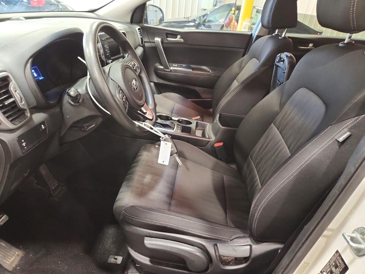 2019 Kia Sportage Lx White vin: KNDPMCAC2K7604771