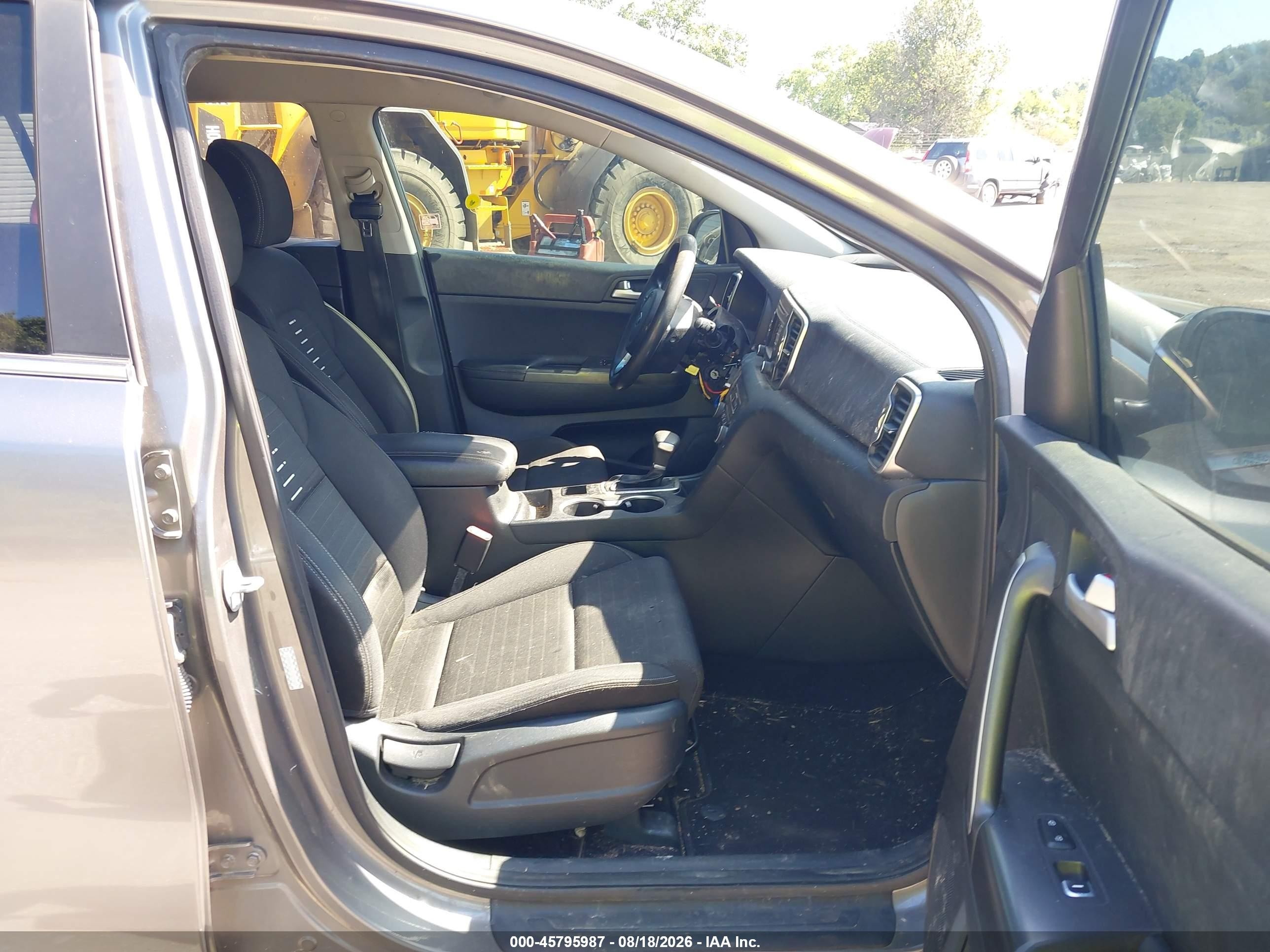 2018 Kia Sportage Lx Gray vin: KNDPMCAC6J7421307
