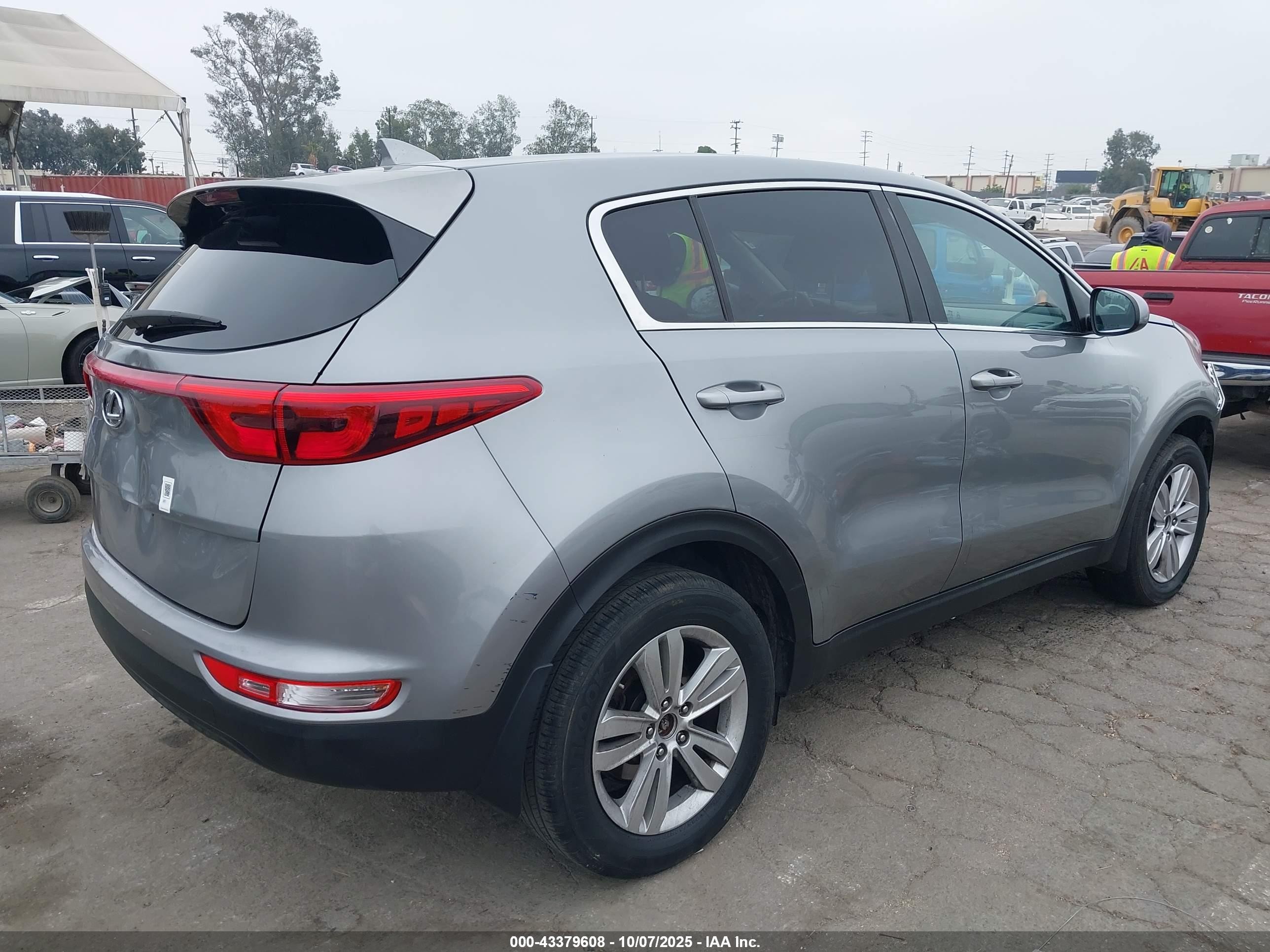 2019 Kia Sportage Lx Gray vin: KNDPMCAC8K7605021