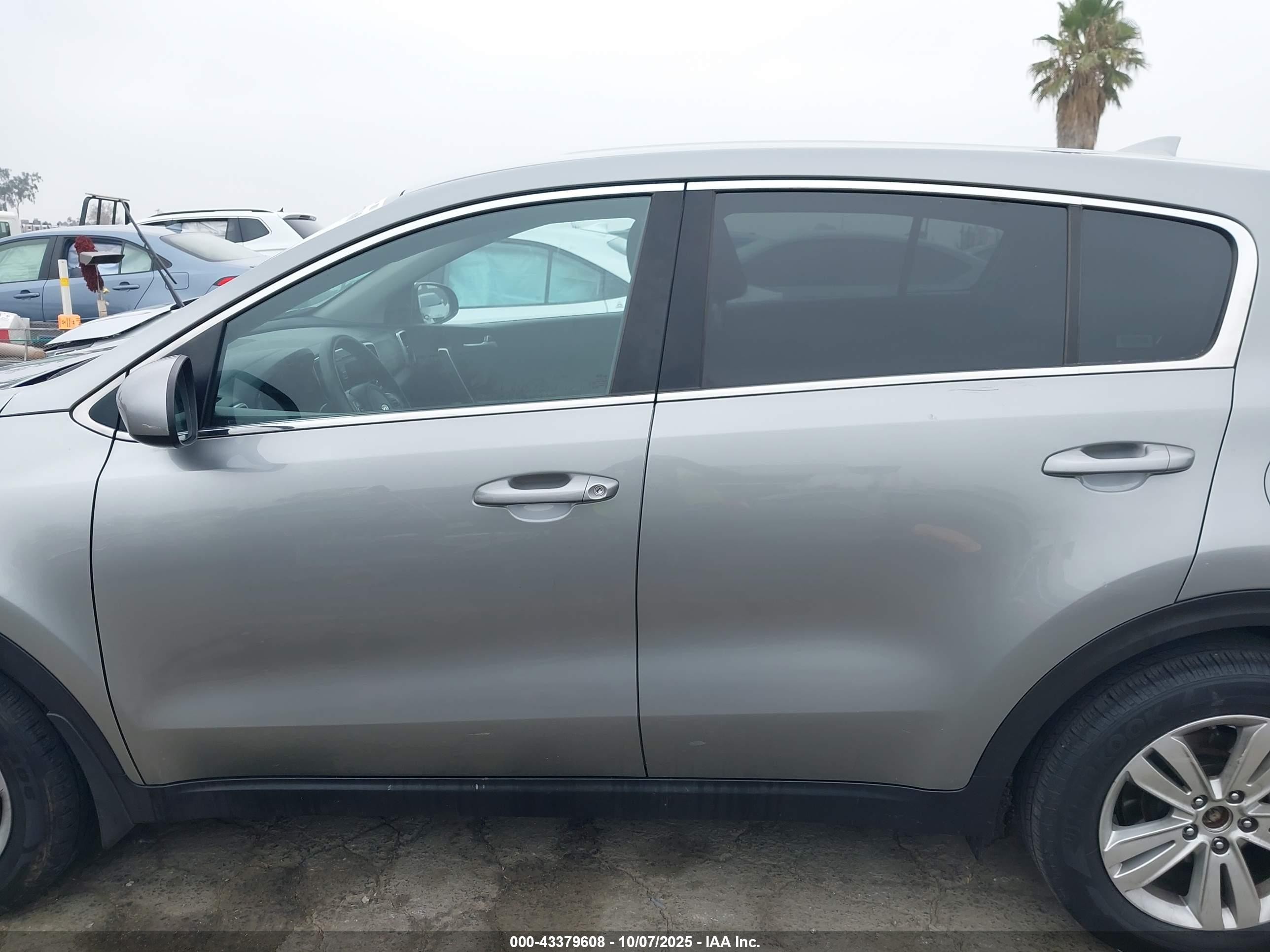 2019 Kia Sportage Lx Gray vin: KNDPMCAC8K7605021