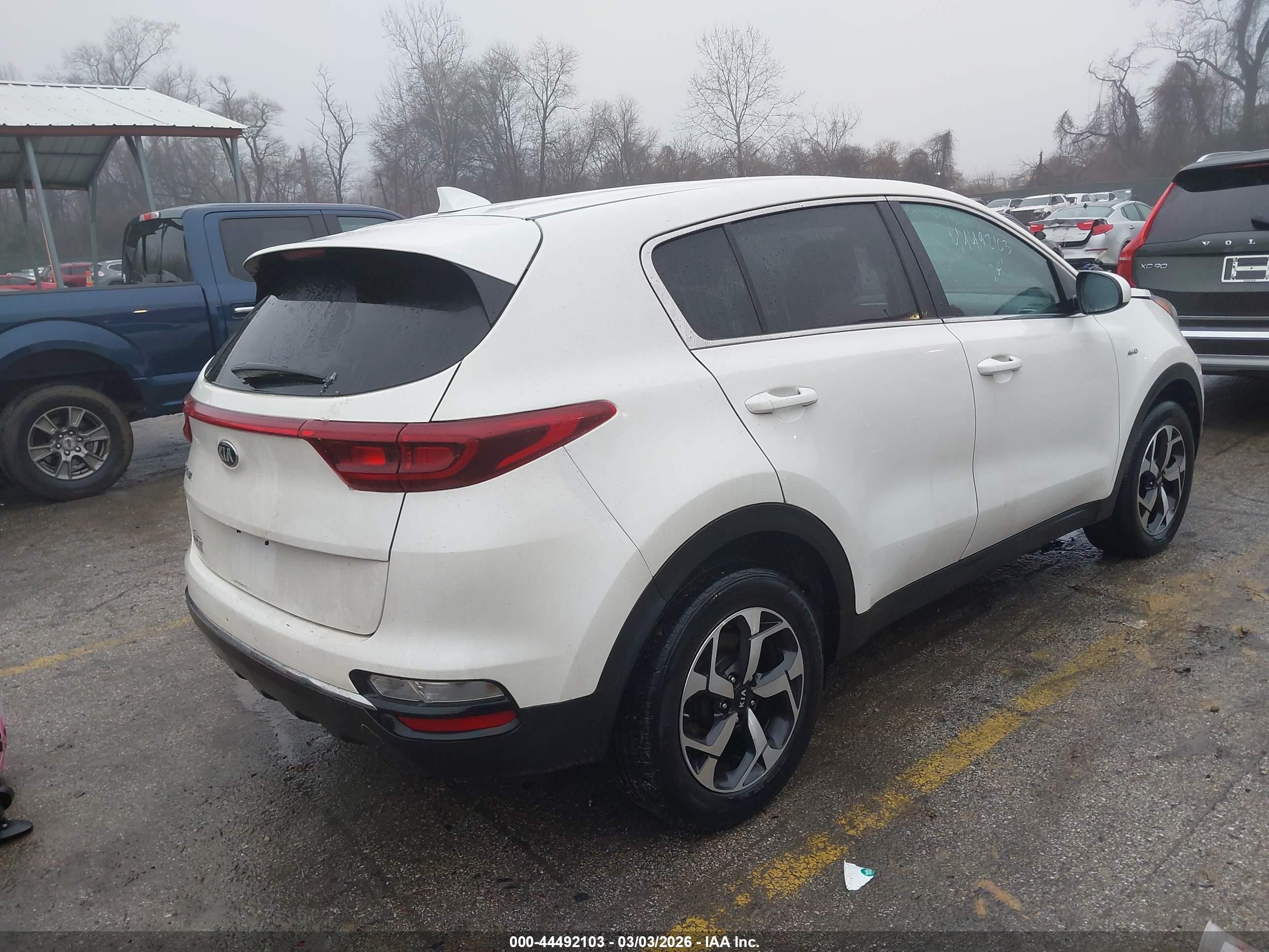 2021 Kia Sportage Lx White vin: KNDPMCAC8M7933610