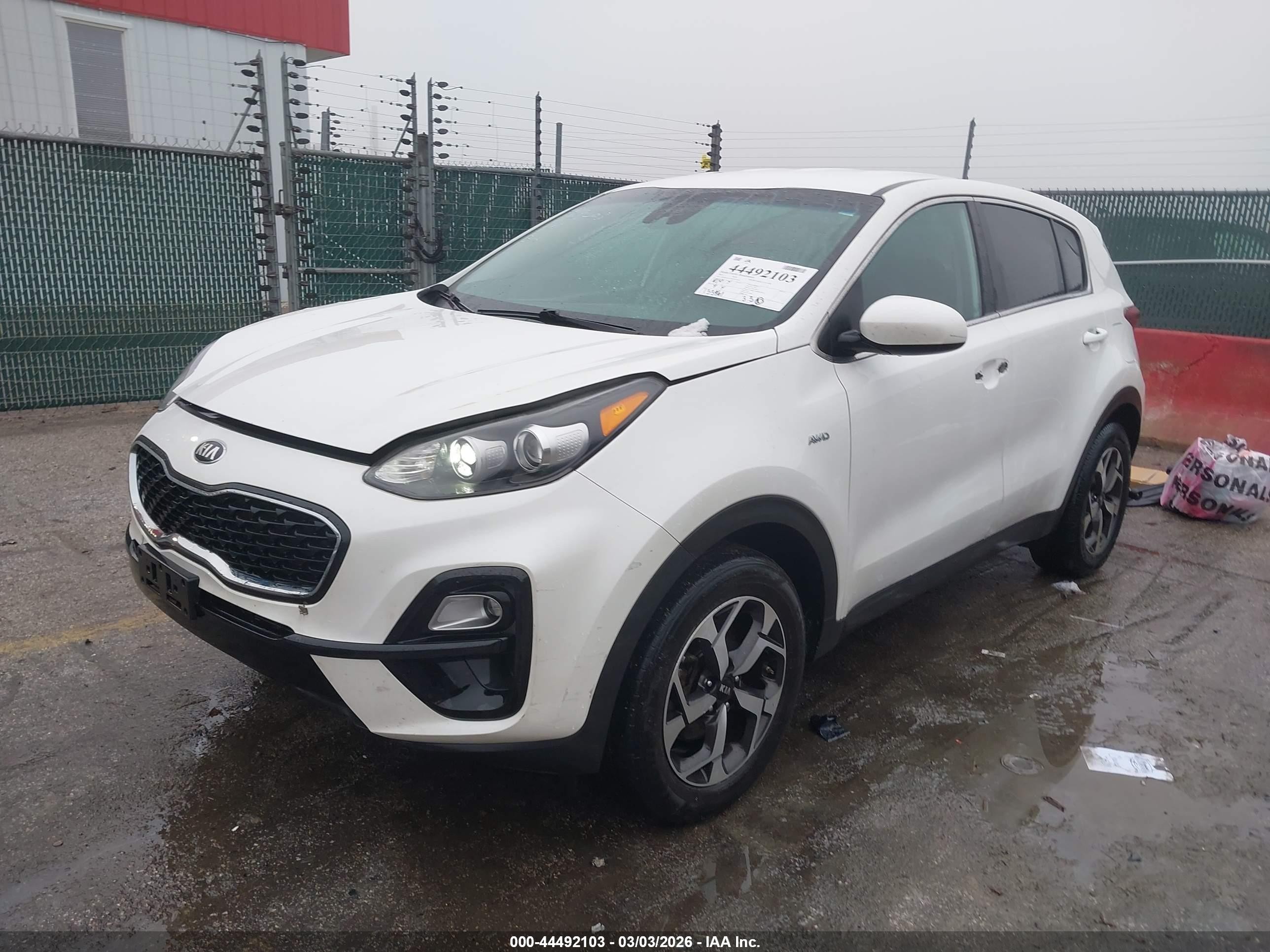 2021 Kia Sportage Lx White vin: KNDPMCAC8M7933610