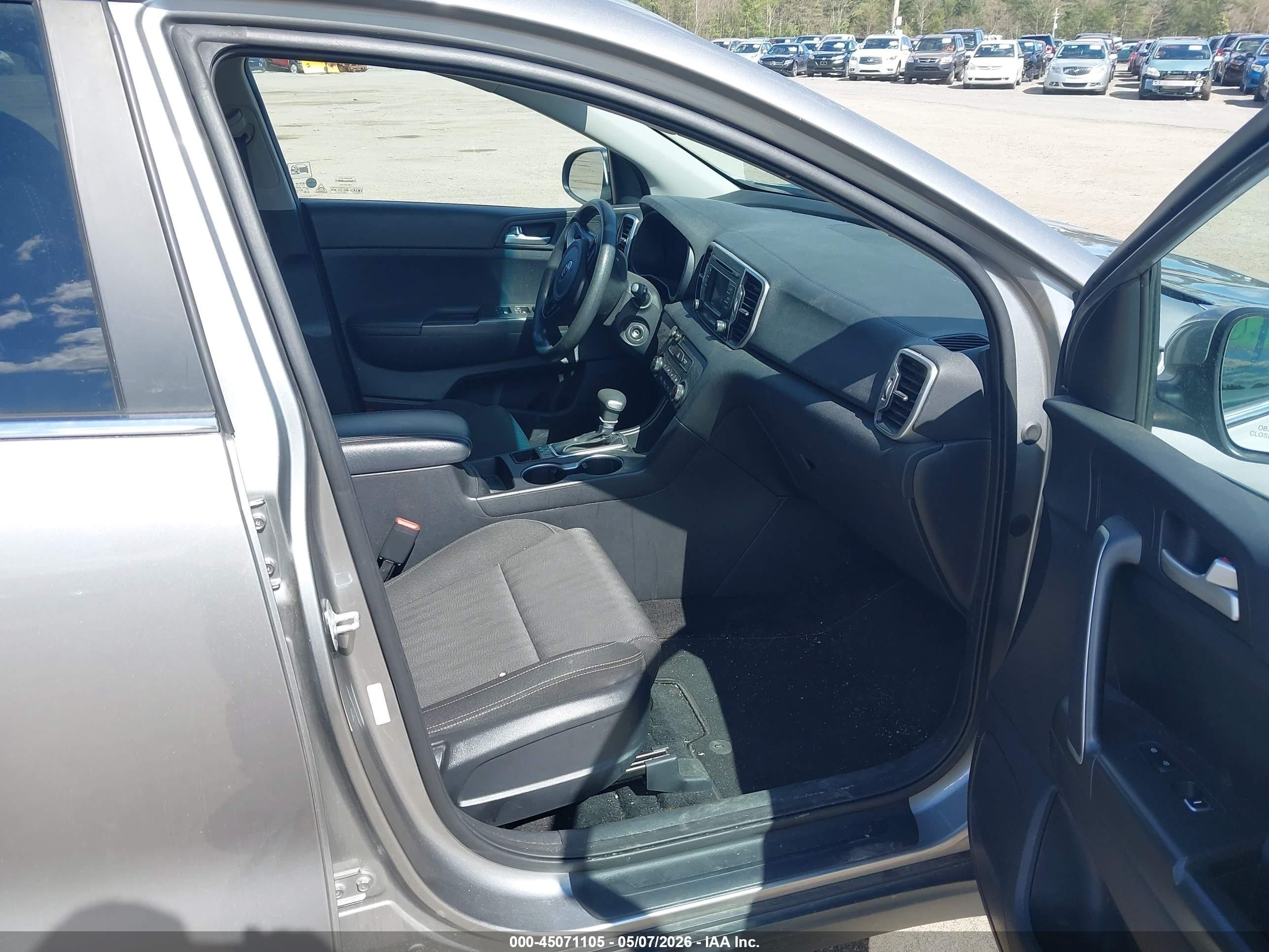 2019 Kia Sportage Lx Gray vin: KNDPMCACXK7609300