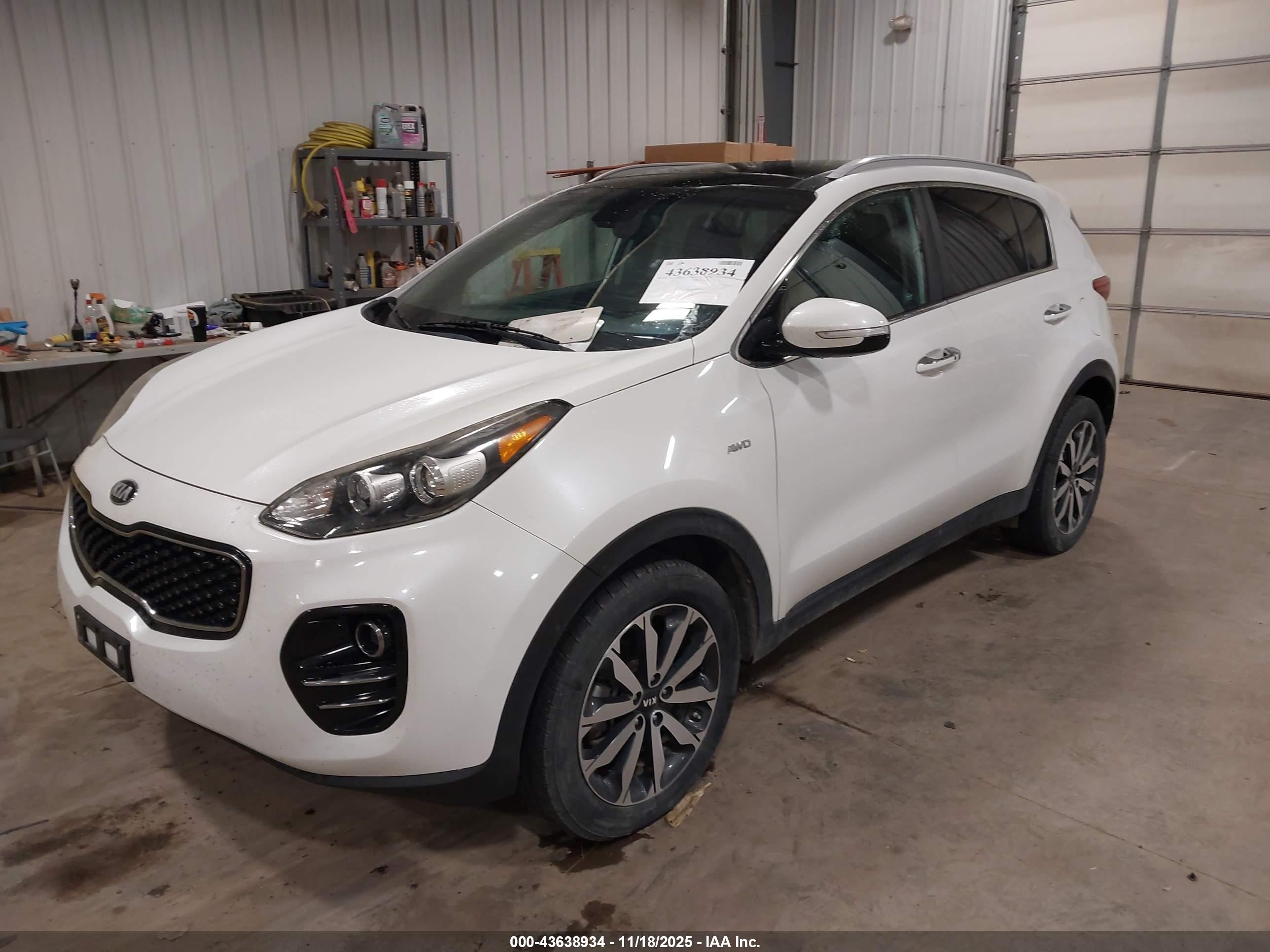 2017 Kia Sportage Ex White vin: KNDPNCAC8H7150645