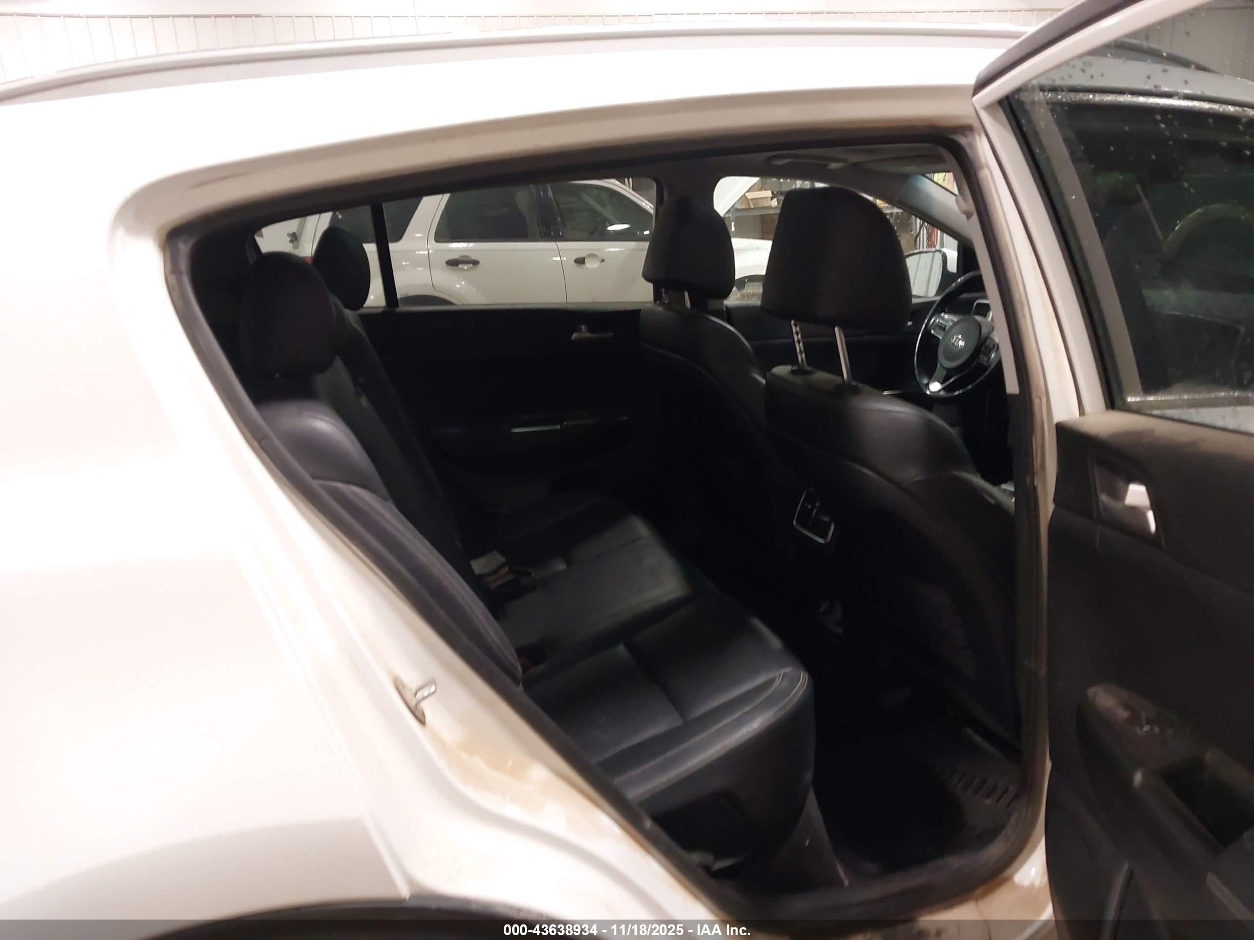 2017 Kia Sportage Ex White vin: KNDPNCAC8H7150645