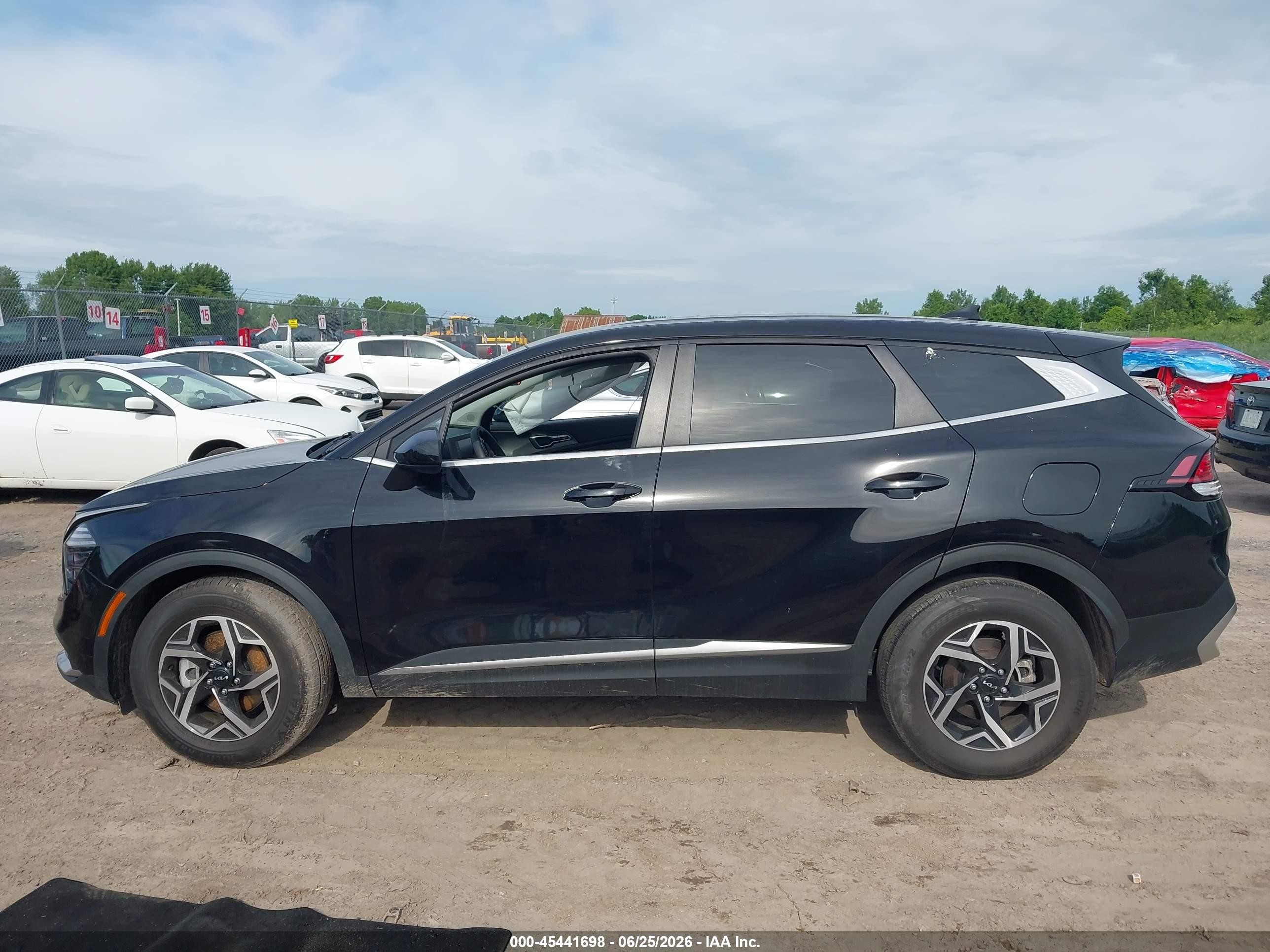 2025 Kia Sportage Lx Черный vin: KNDPU3DF8S7371615