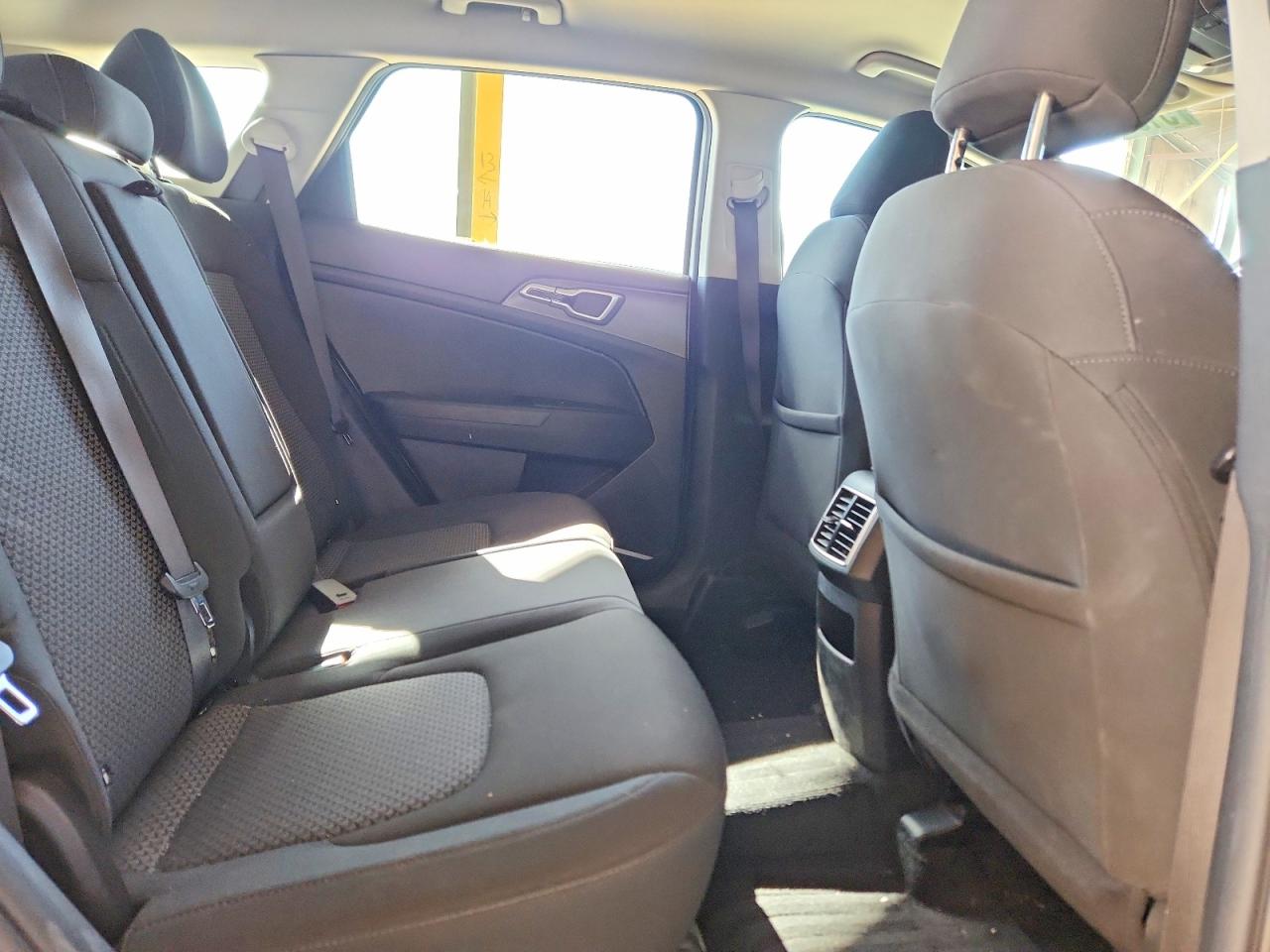 2024 Kia Sportage Lx White vin: KNDPU3DFXR7218597