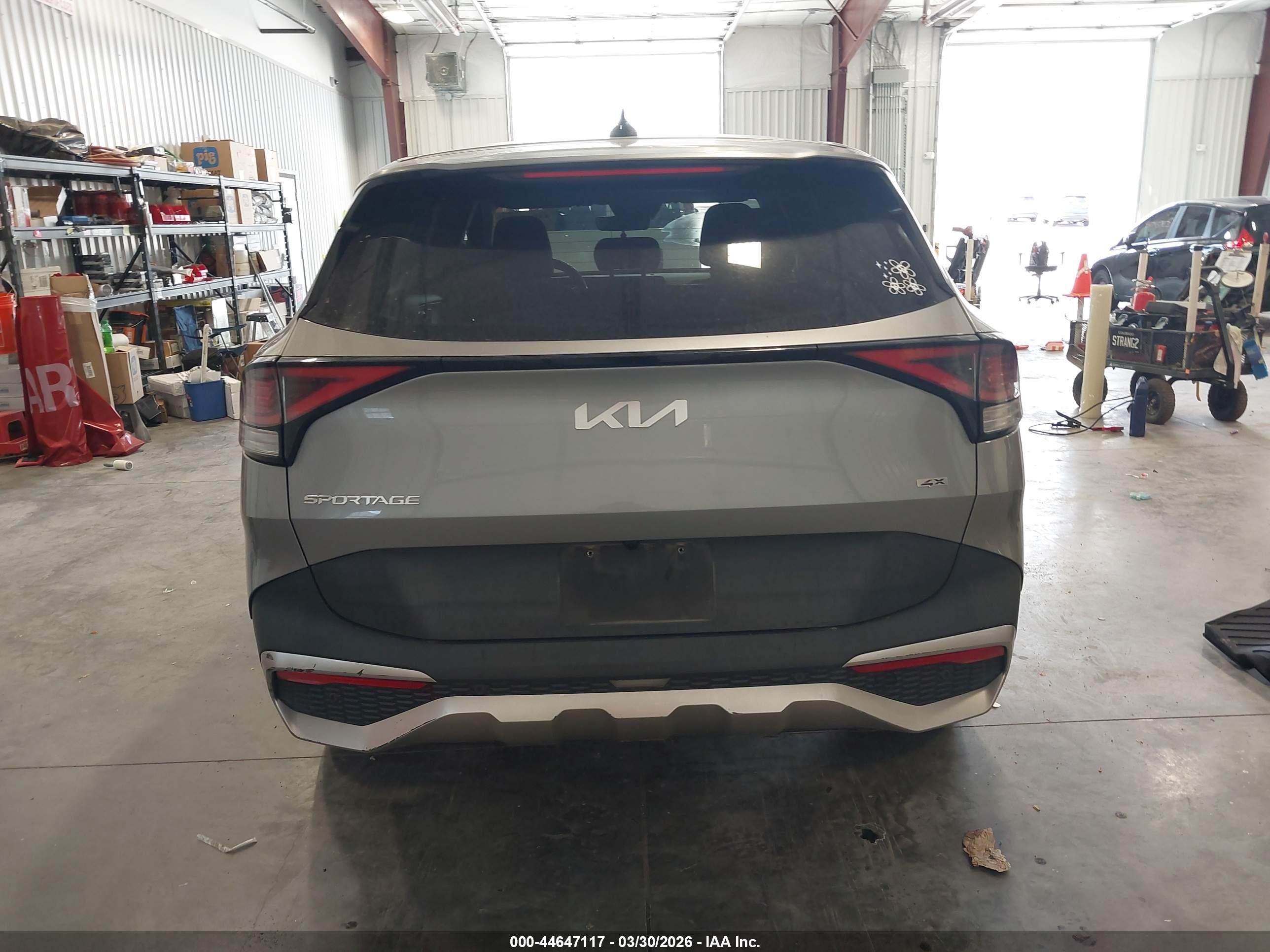 2023 Kia Sportage Lx Silver vin: KNDPUCAF8P7136207