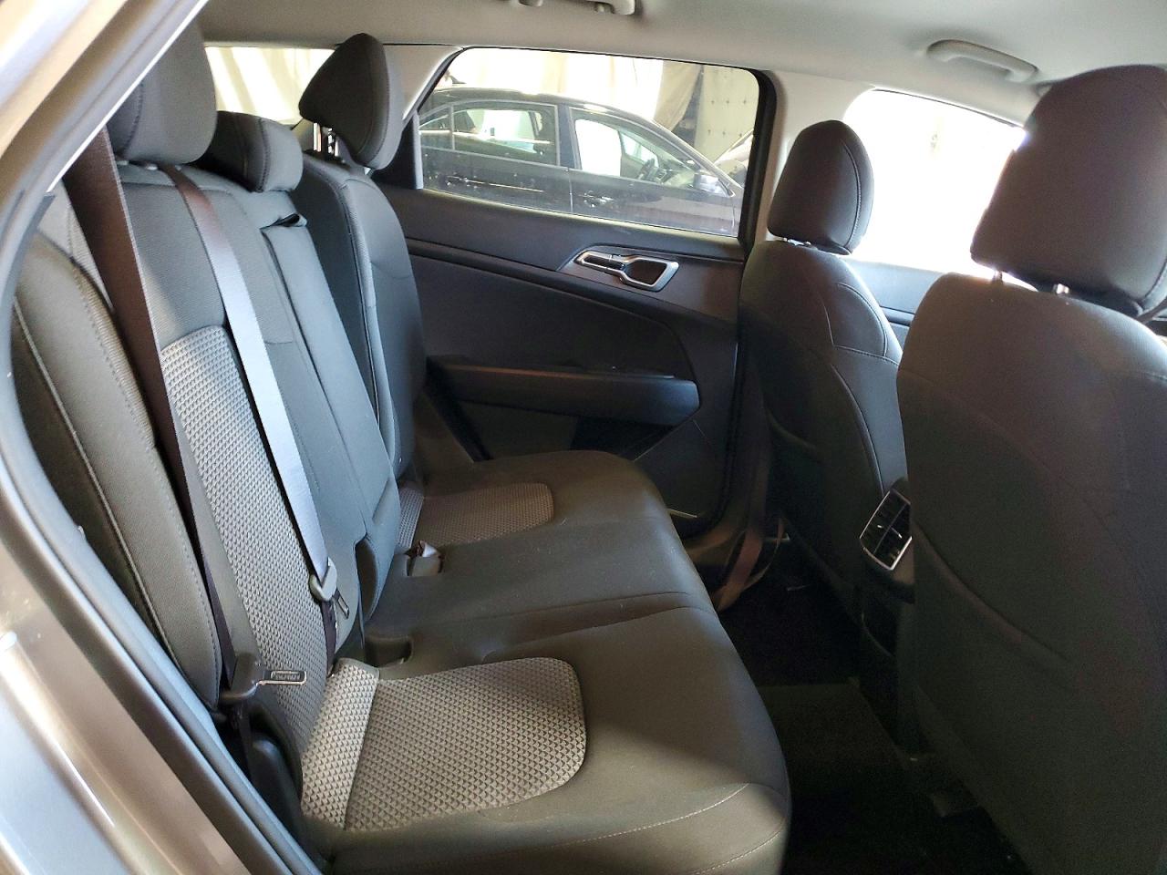 2023 Kia Sportage Lx Gray vin: KNDPUCAG1P7052075