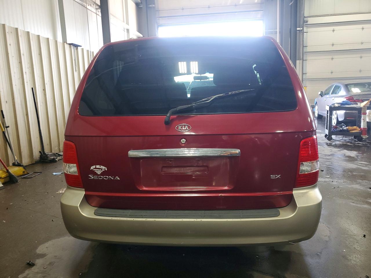 2004 Kia Sedona Lx Красный vin: KNDUP131046527952