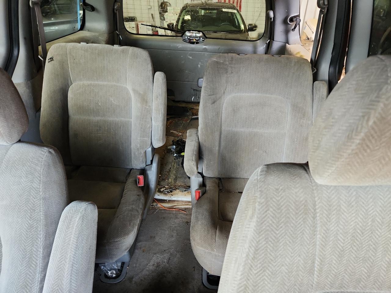 2005 Kia Sedona Ex Серый vin: KNDUP131056614039