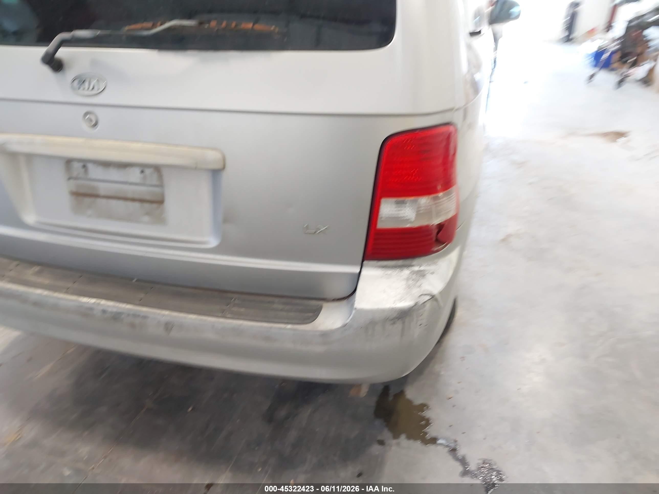 2004 Kia Sedona Ex/lx Silver vin: KNDUP131246584122