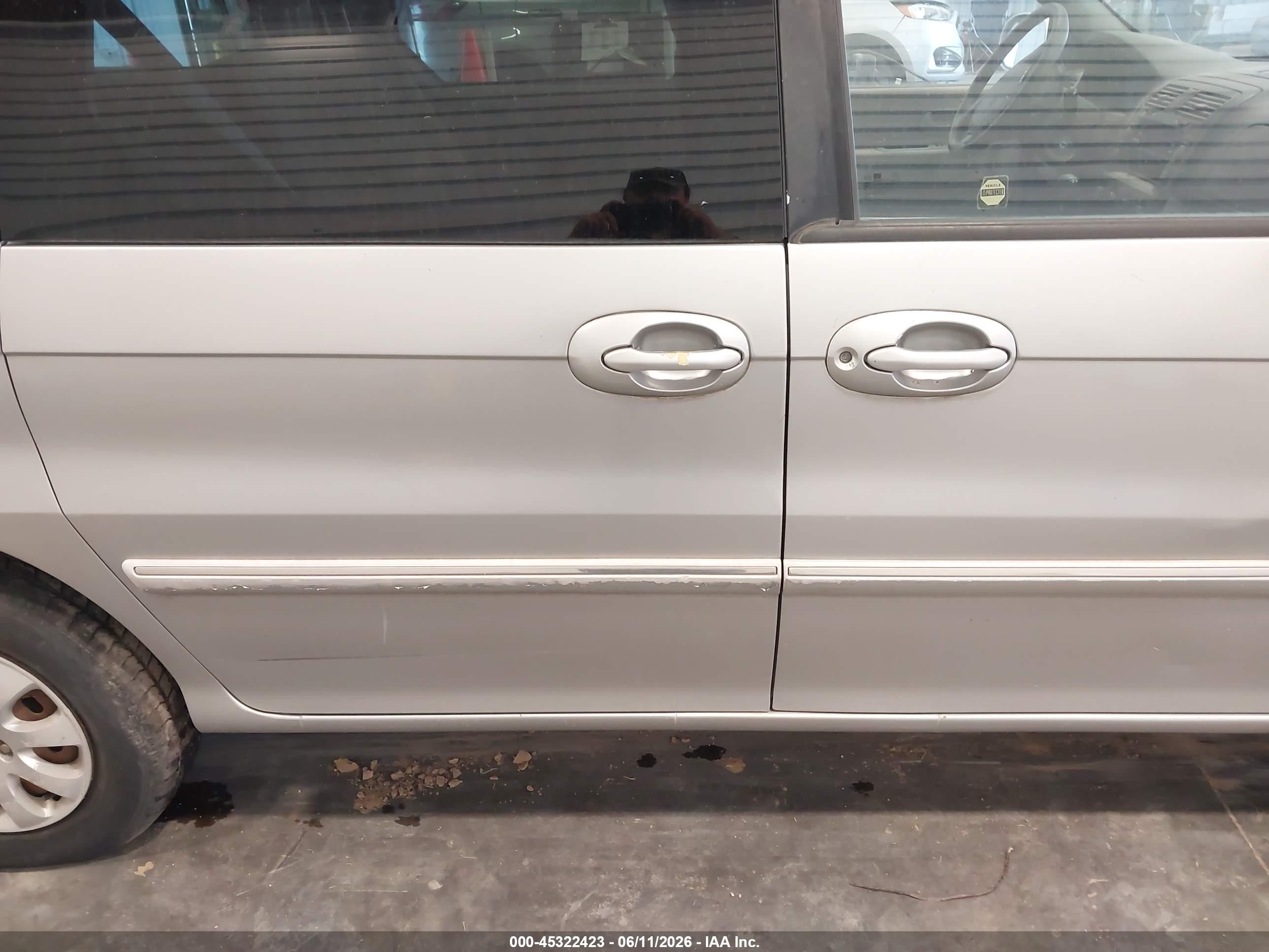 2004 Kia Sedona Ex/lx Silver vin: KNDUP131246584122