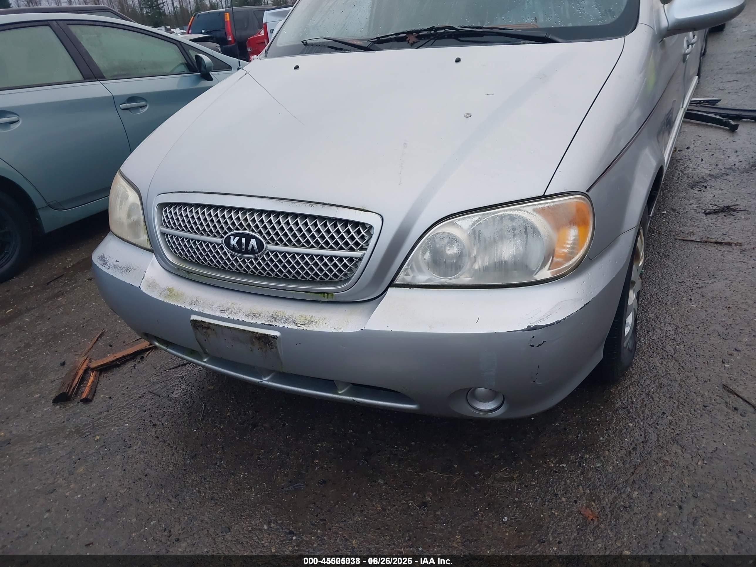 2005 Kia Sedona Ex/lx Серебряный vin: KNDUP131456621513