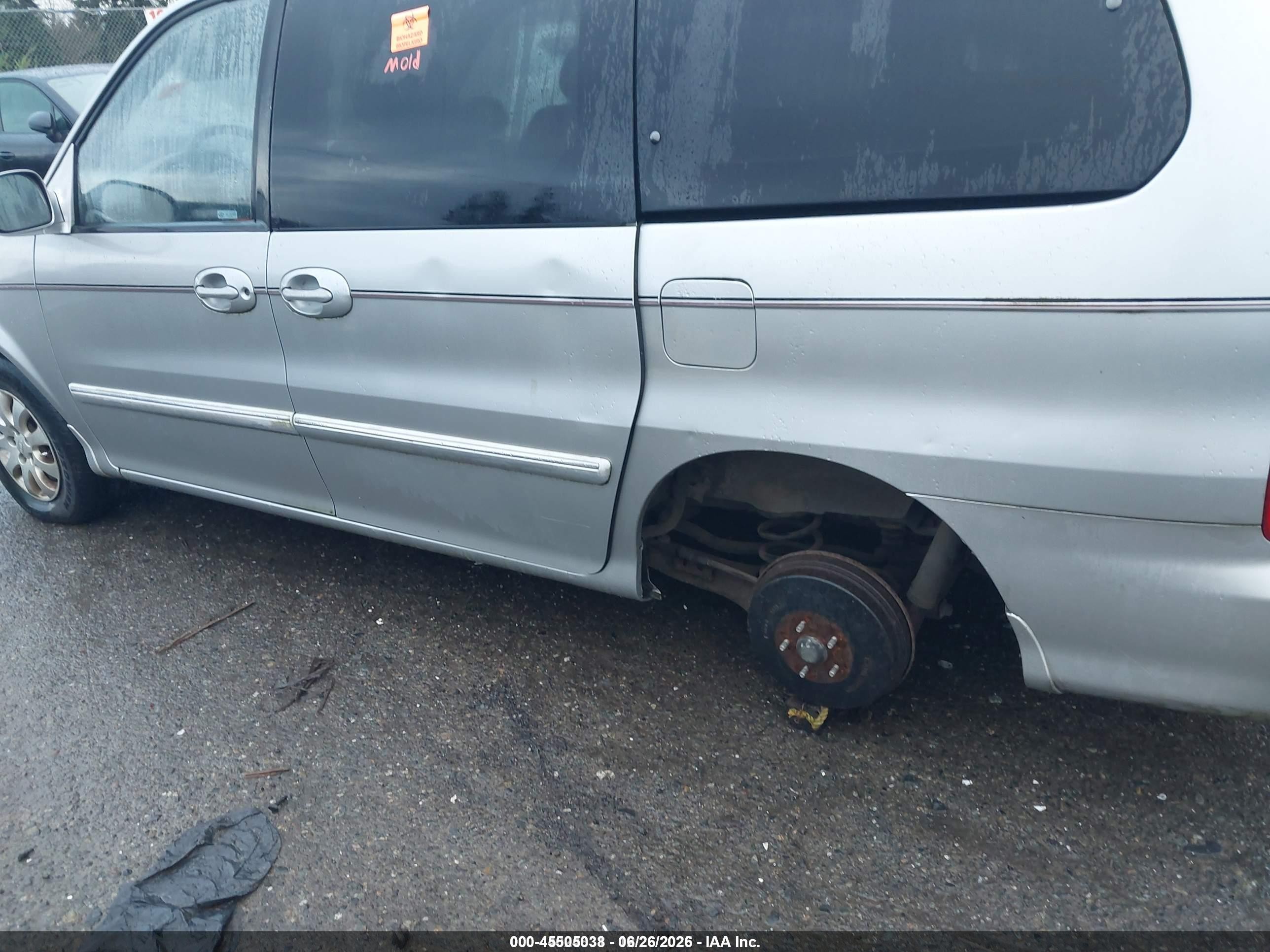 2005 Kia Sedona Ex/lx Серебряный vin: KNDUP131456621513