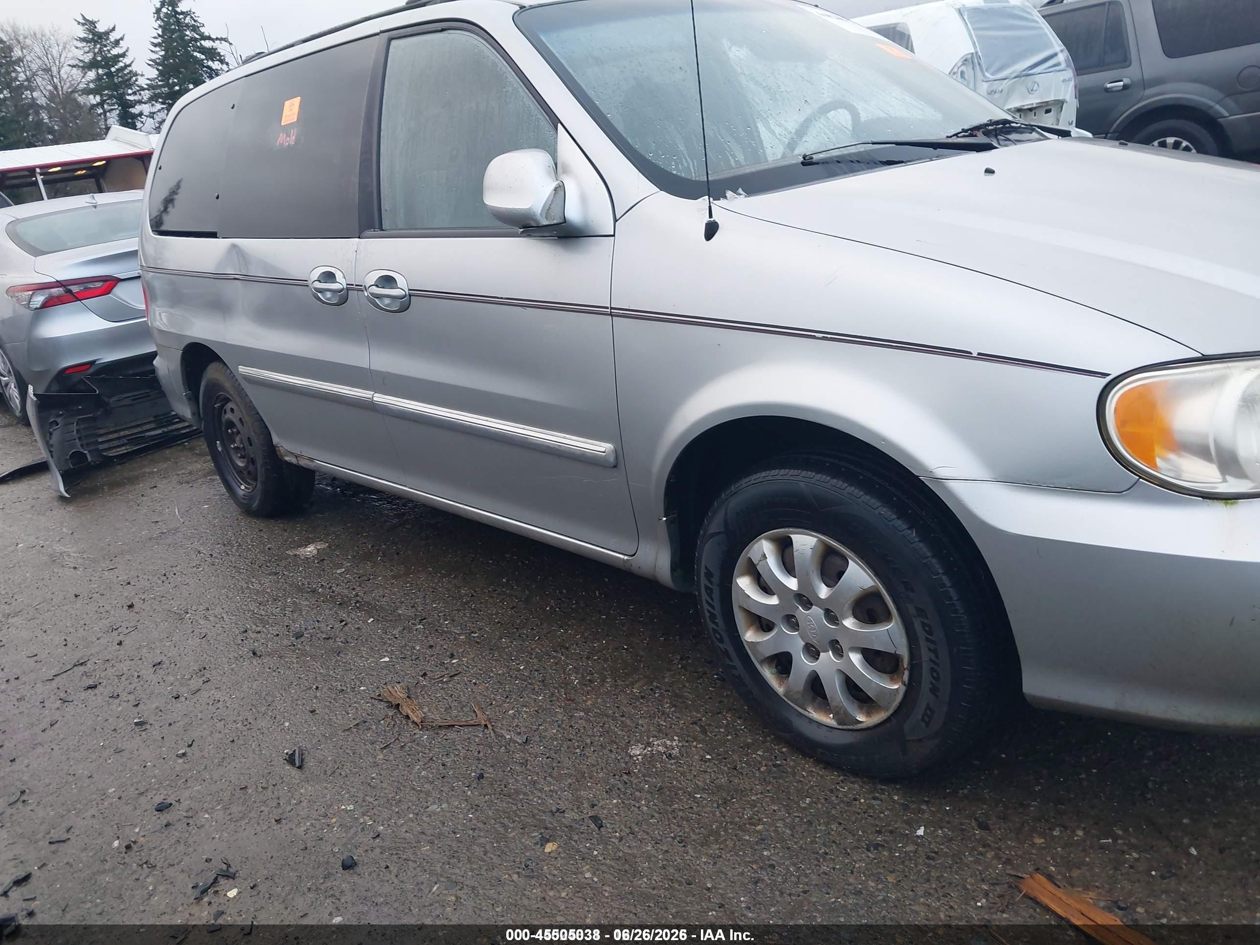 2005 Kia Sedona Ex/lx Серебряный vin: KNDUP131456621513