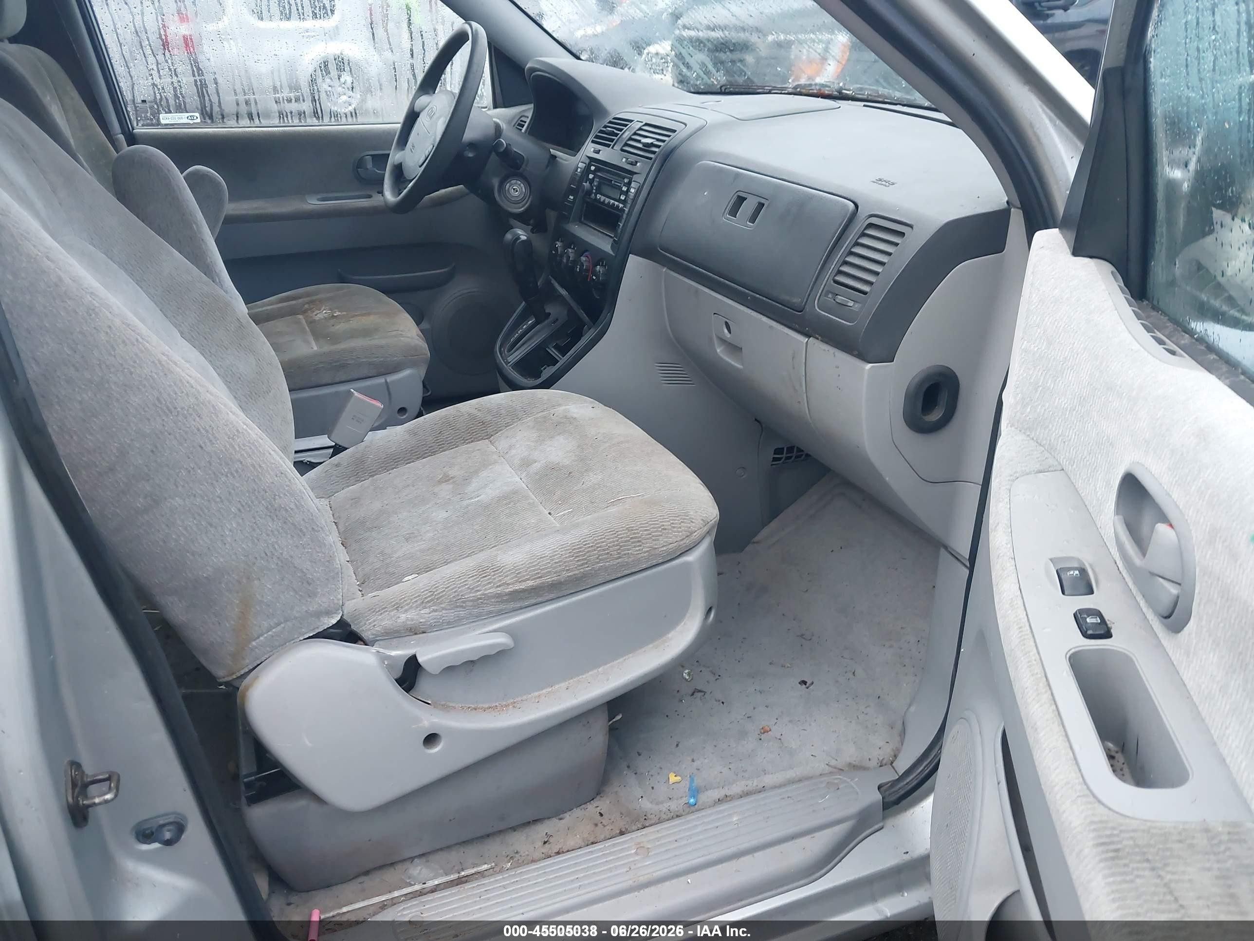 2005 Kia Sedona Ex/lx Серебряный vin: KNDUP131456621513