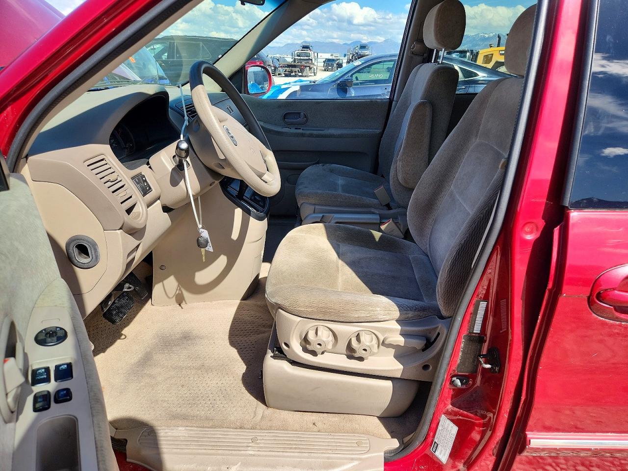 2004 Kia Sedona Lx Red vin: KNDUP131546570831