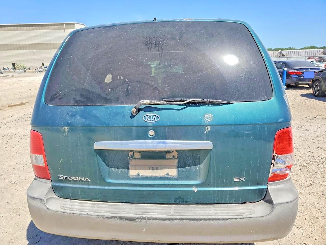 2003 Kia Sedona Lx Зеленый vin: KNDUP131836467479