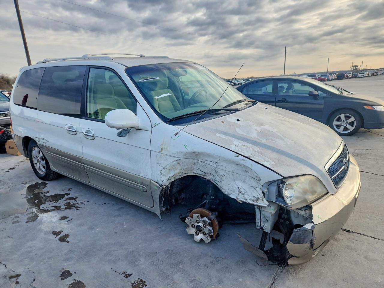 2005 Kia Sedona Lx White vin: KNDUP132156705085
