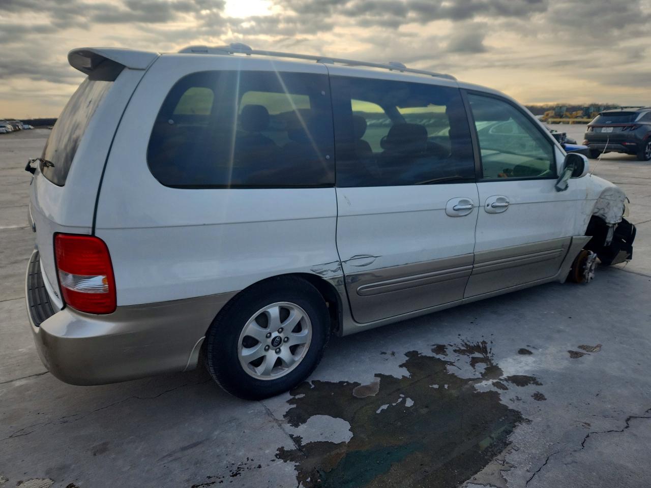 2005 Kia Sedona Lx White vin: KNDUP132156705085