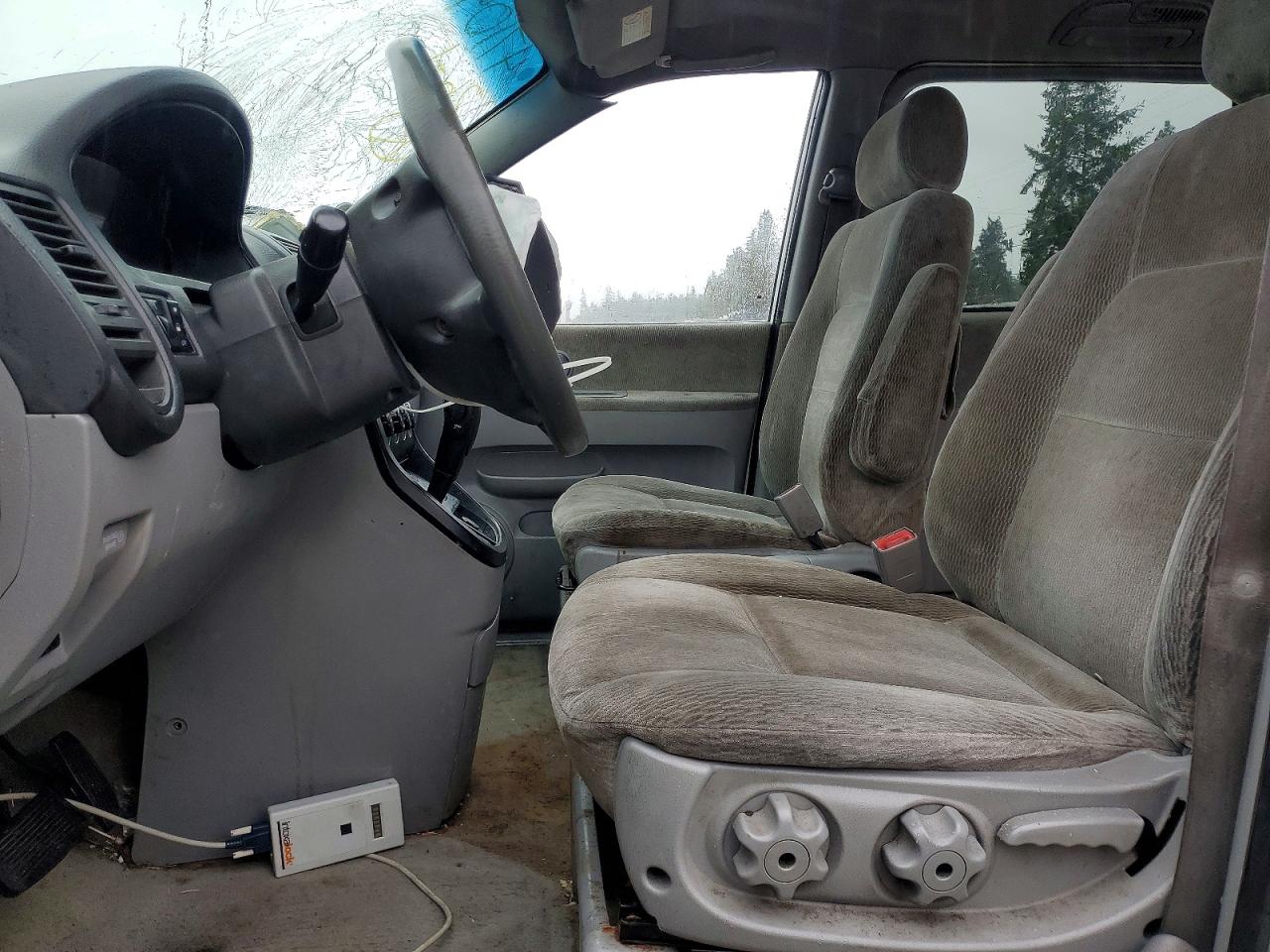 2005 Kia Sedona Lx White vin: KNDUP132156770339