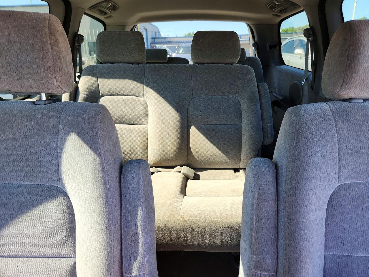 2005 Kia Sedona Lx Silver vin: KNDUP132356711955