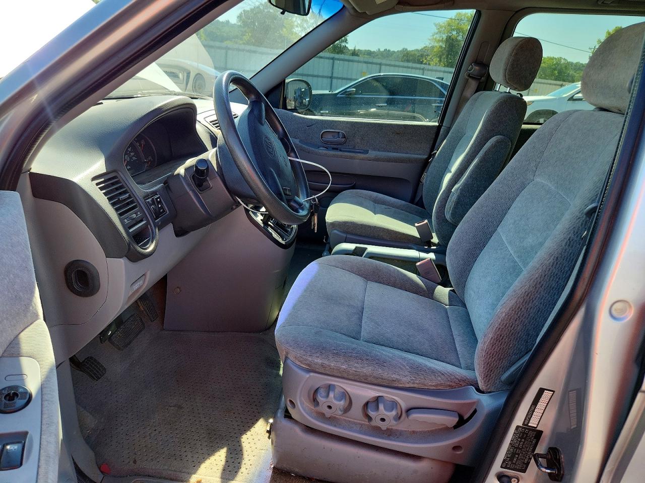 2005 Kia Sedona Lx Silver vin: KNDUP132356711955