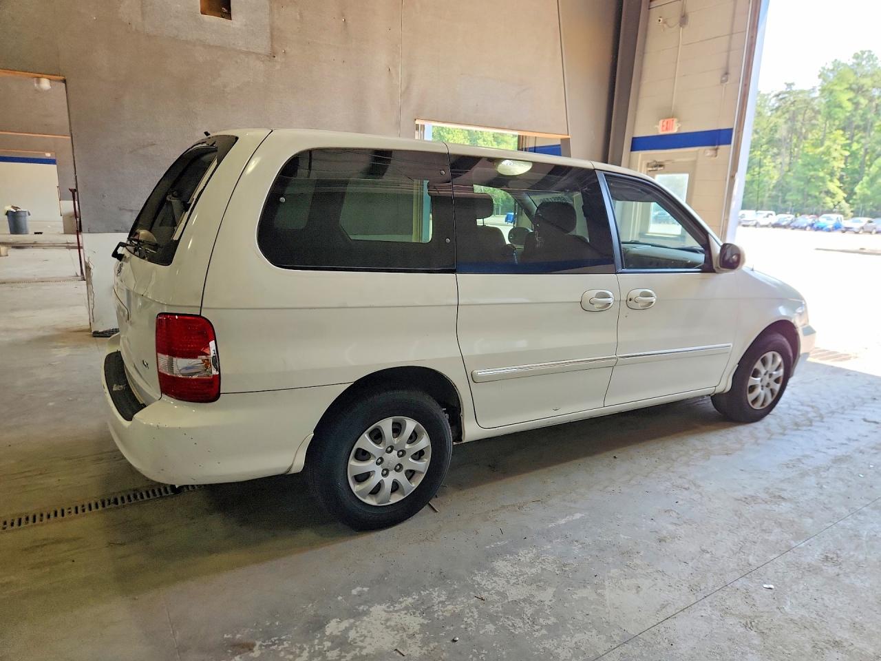 2005 Kia Sedona Lx Белый vin: KNDUP132356746091