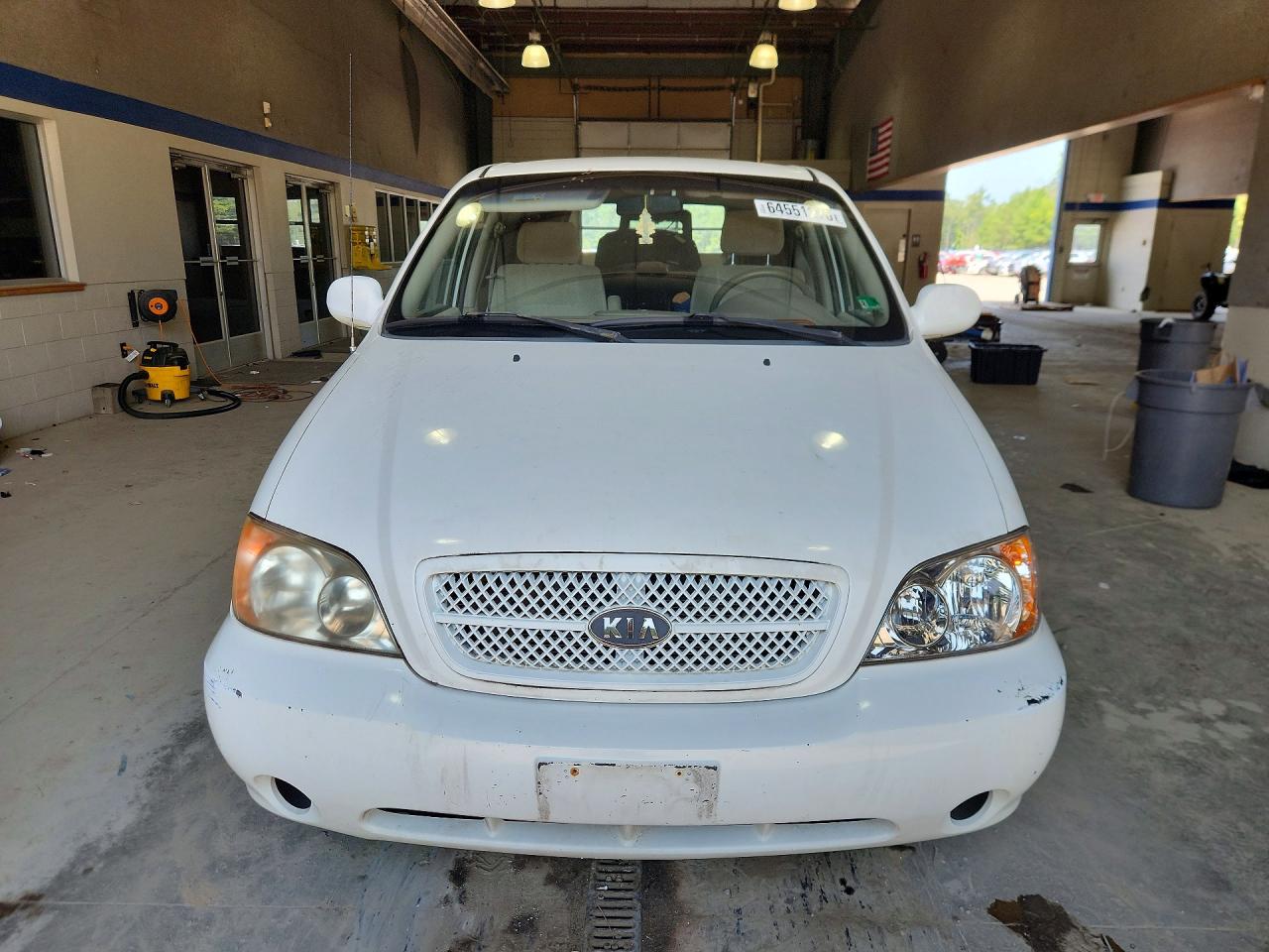 2005 Kia Sedona Lx Белый vin: KNDUP132356746091