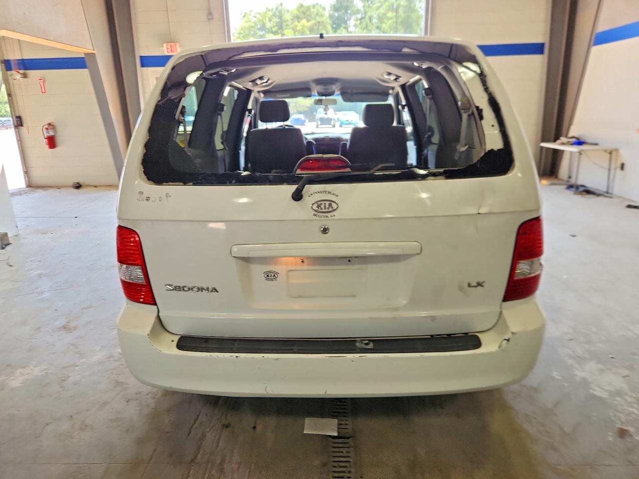 2005 Kia Sedona Lx Белый vin: KNDUP132356746091