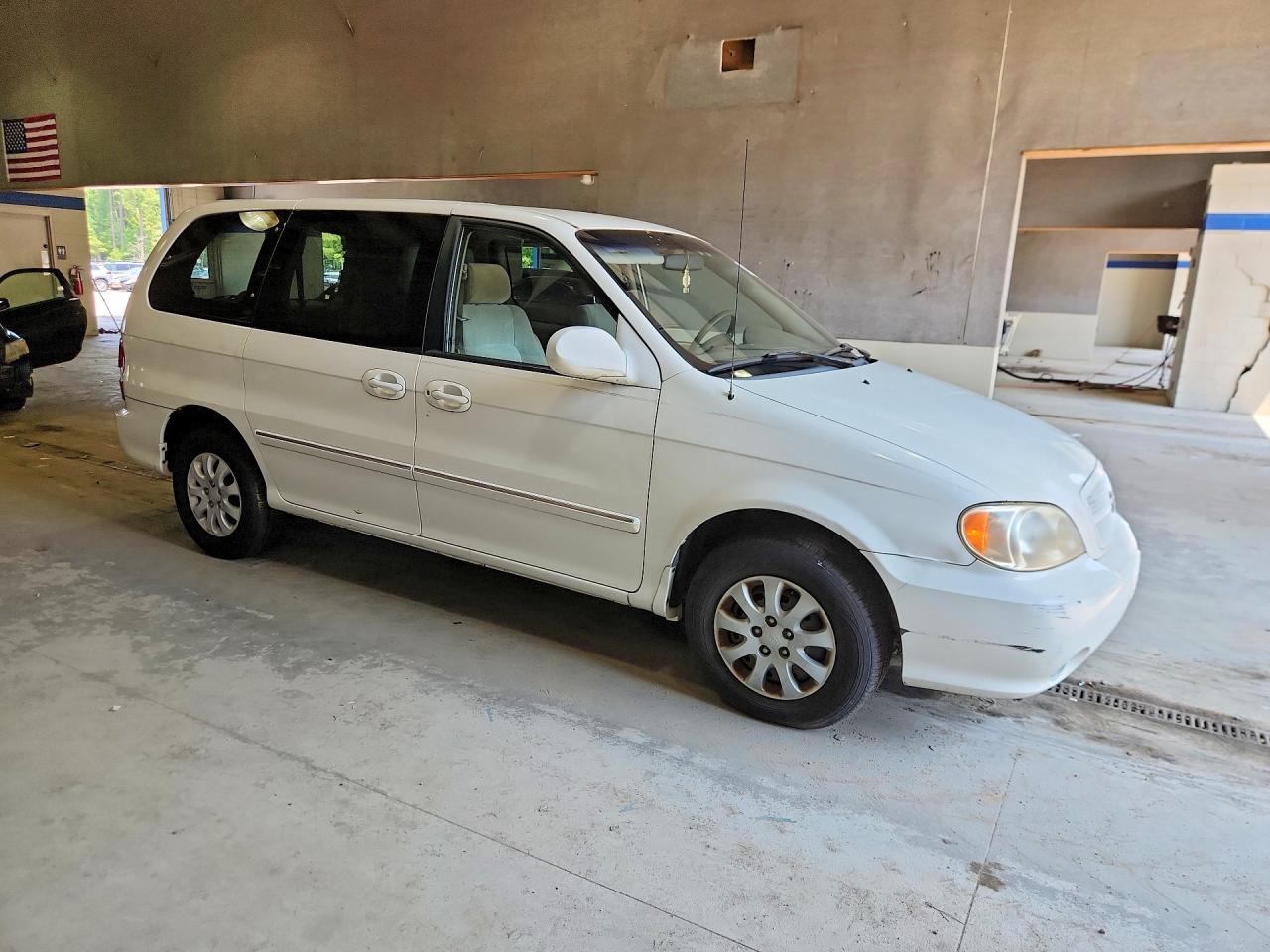 2005 Kia Sedona Lx Белый vin: KNDUP132356746091