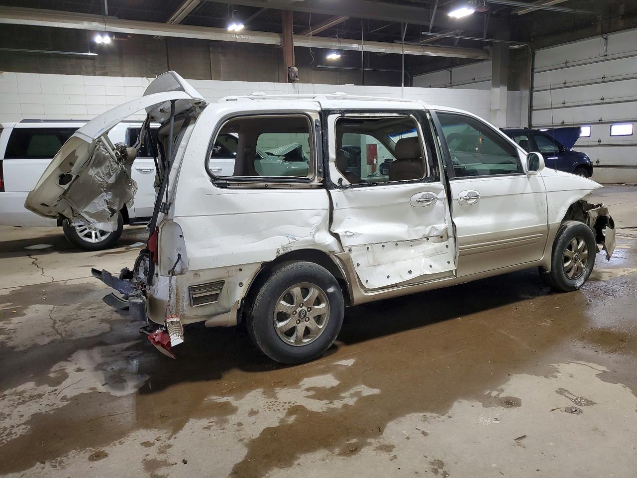 2005 Kia Sedona Lx White vin: KNDUP132456646355