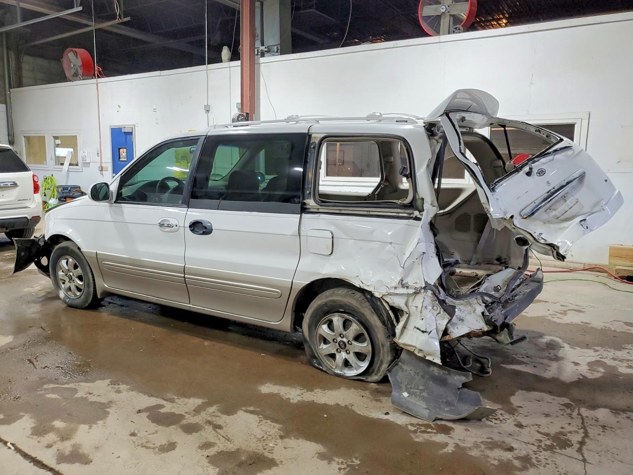2005 Kia Sedona Lx White vin: KNDUP132456646355