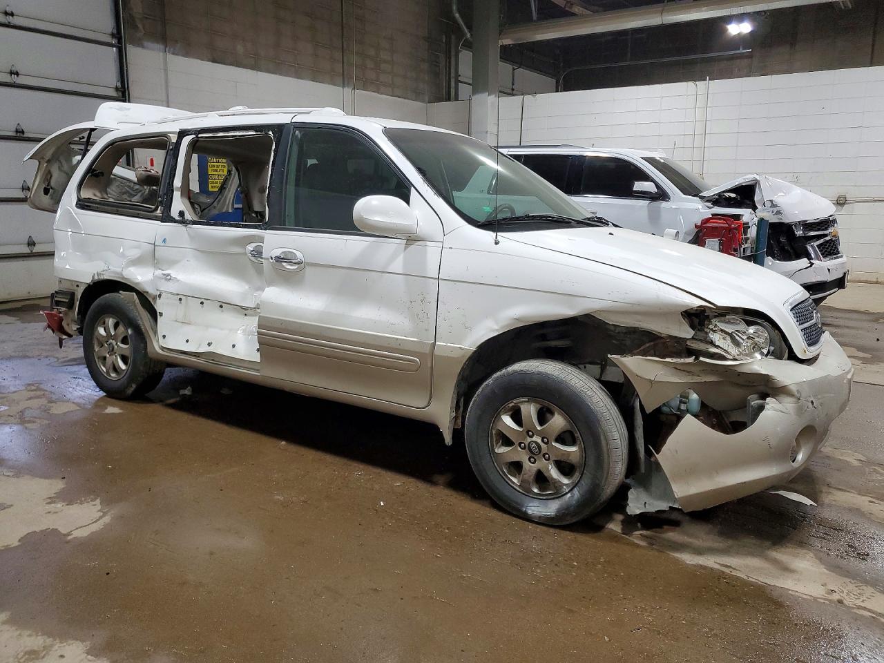 2005 Kia Sedona Lx White vin: KNDUP132456646355