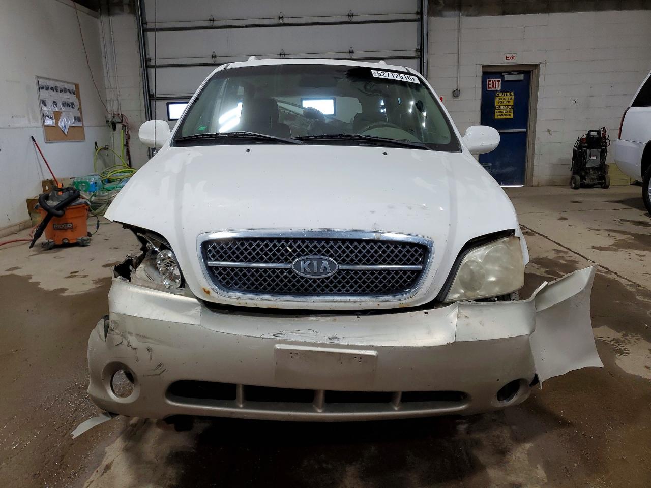 2005 Kia Sedona Lx White vin: KNDUP132456646355