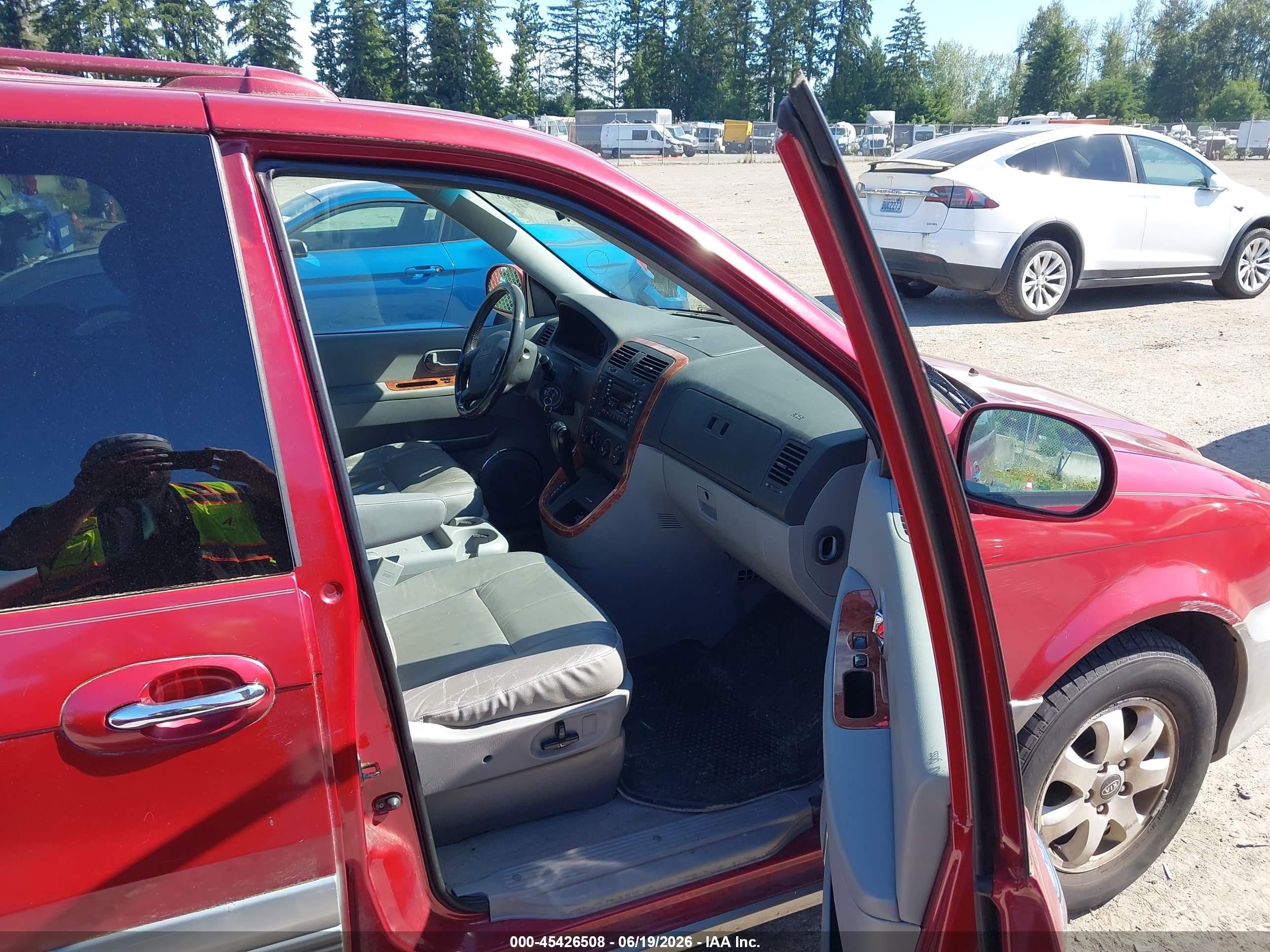 2005 Kia Sedona Ex/lx Red vin: KNDUP132456690520