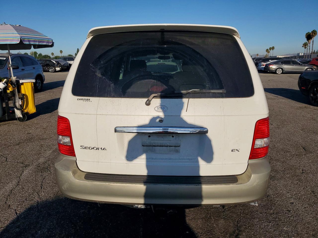 2005 Kia Sedona Lx White vin: KNDUP132656621151
