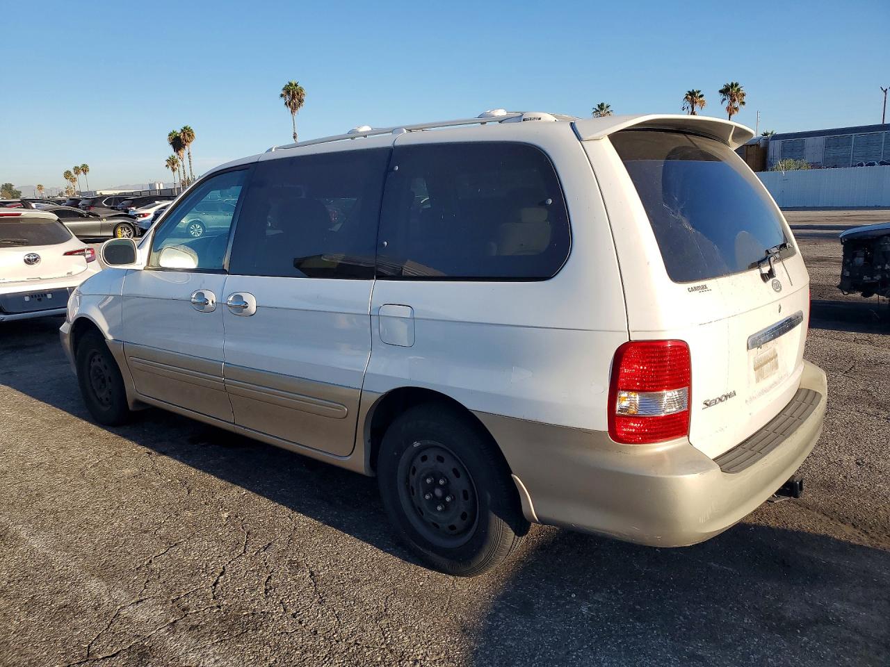 2005 Kia Sedona Lx White vin: KNDUP132656621151
