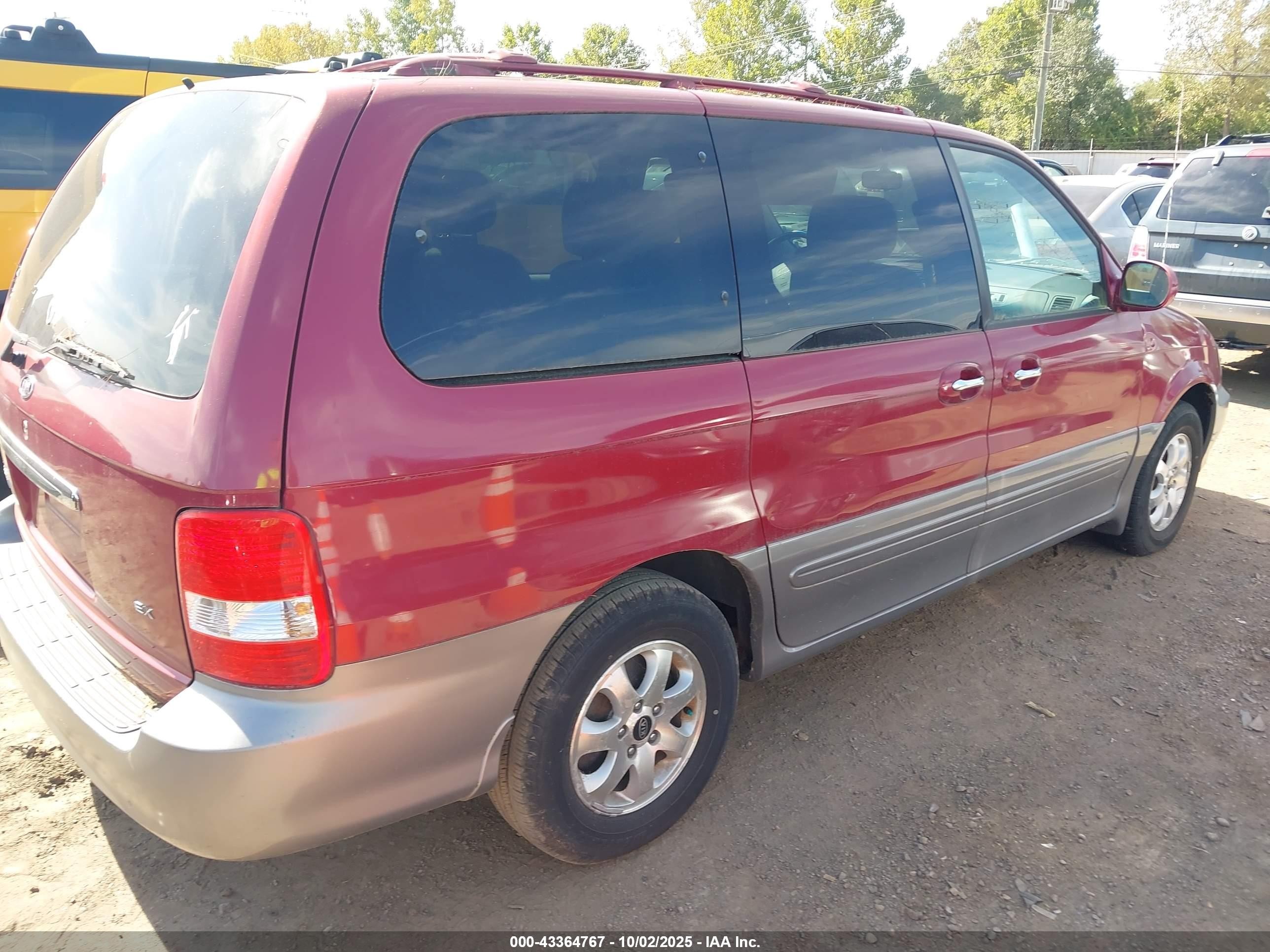 2005 Kia Sedona Ex/lx Red vin: KNDUP132656682628