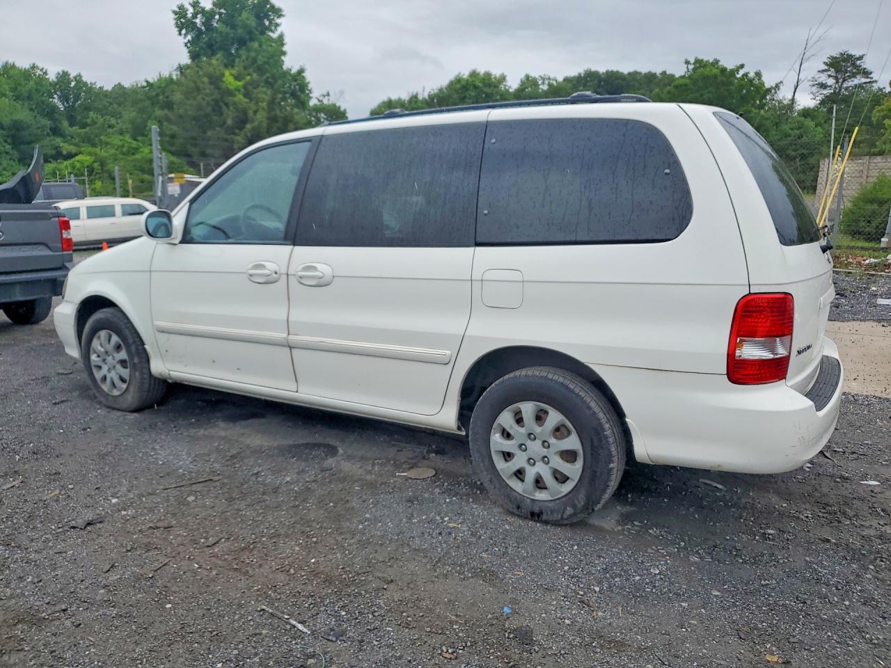 2005 Kia Sedona Lx Белый vin: KNDUP132756679088